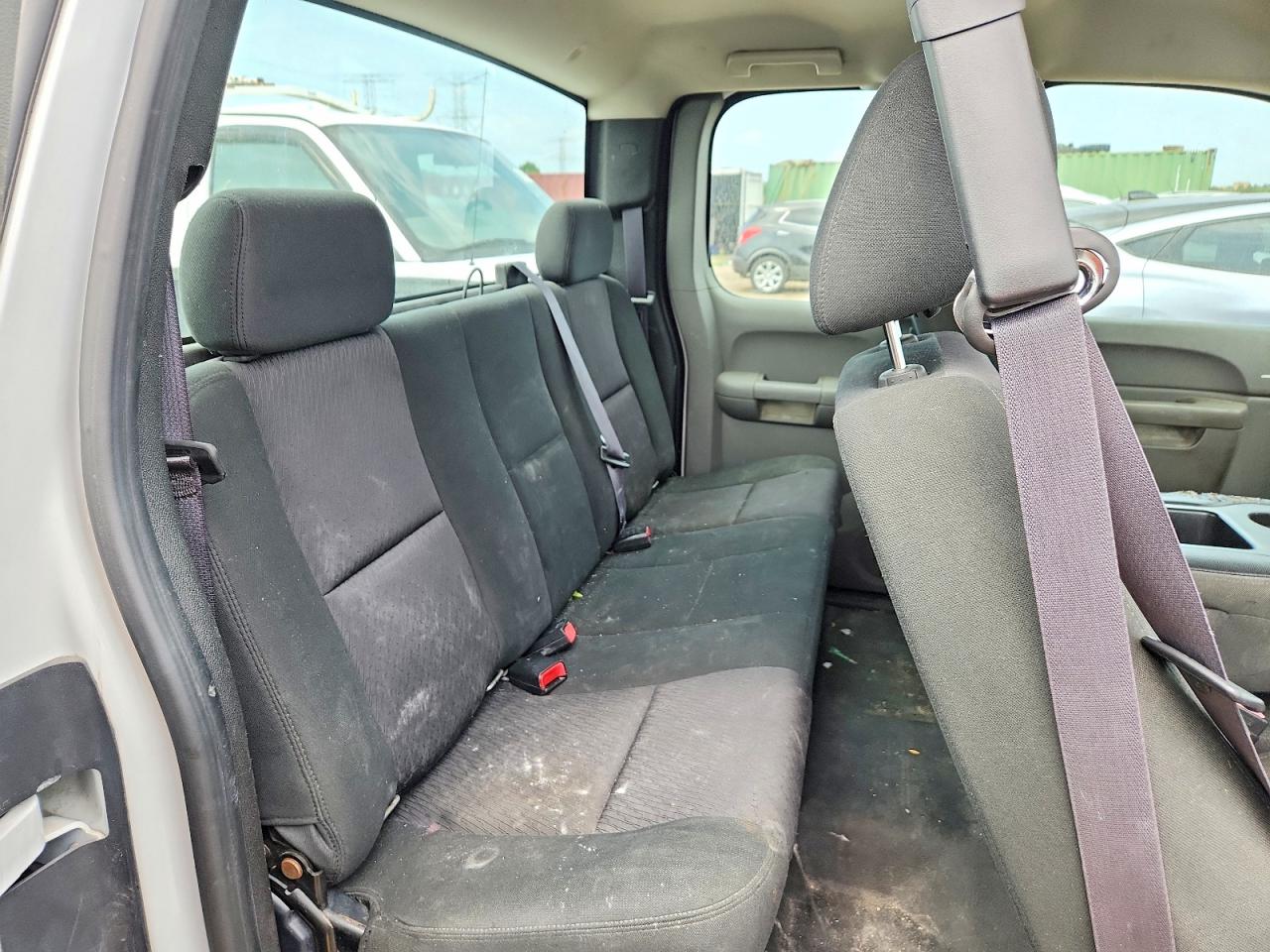 2011 Chevrolet Silverado K1500 White vin: 1GCRKPE34BZ416290