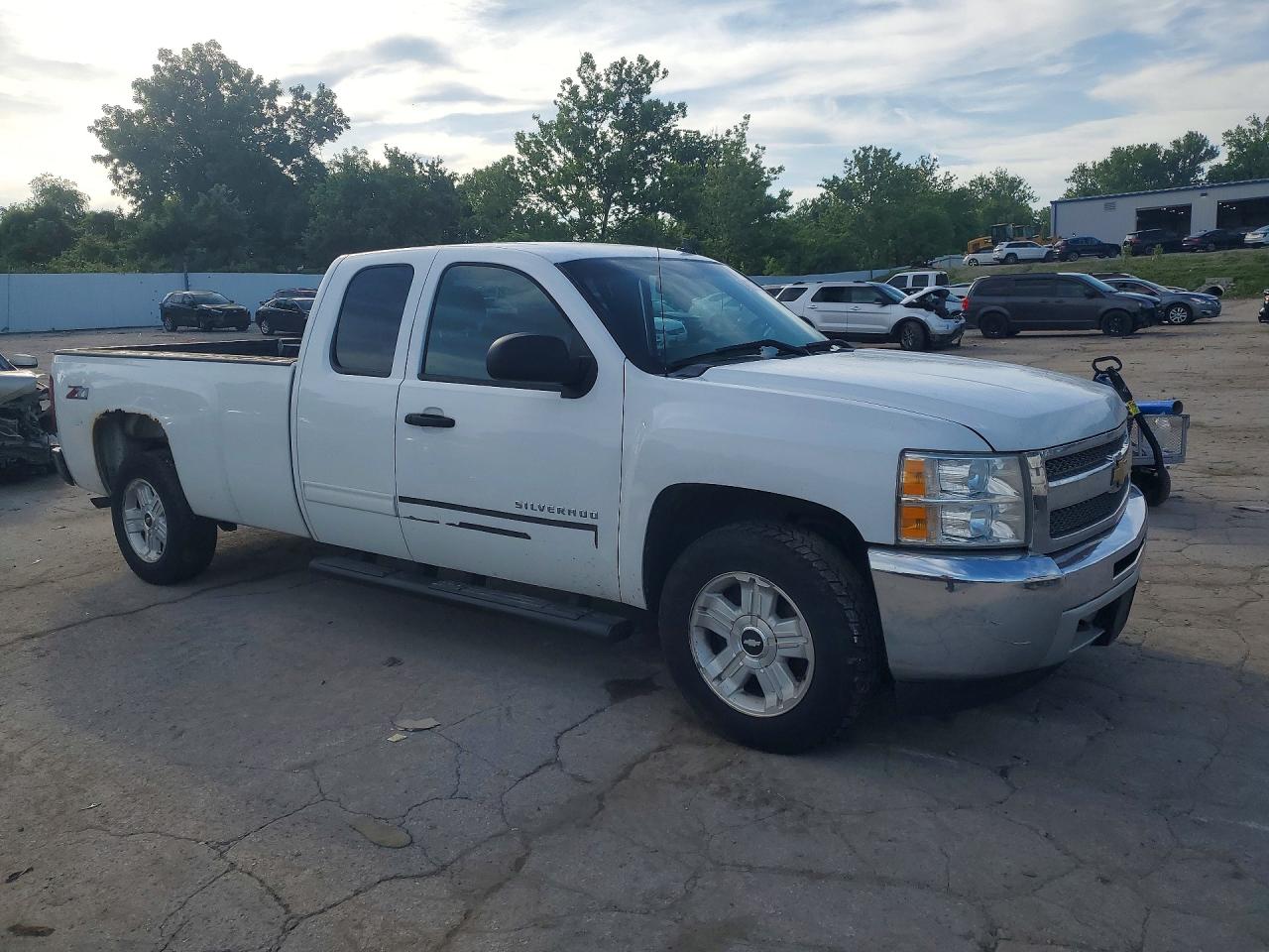 2013 Chevrolet Silverado K1500 Lt White vin: 1GCRKSE06DZ189695