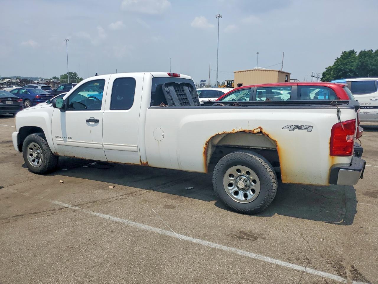 2011 Chevrolet Silverado K1500 Lt White vin: 1GCRKSE08BZ177061