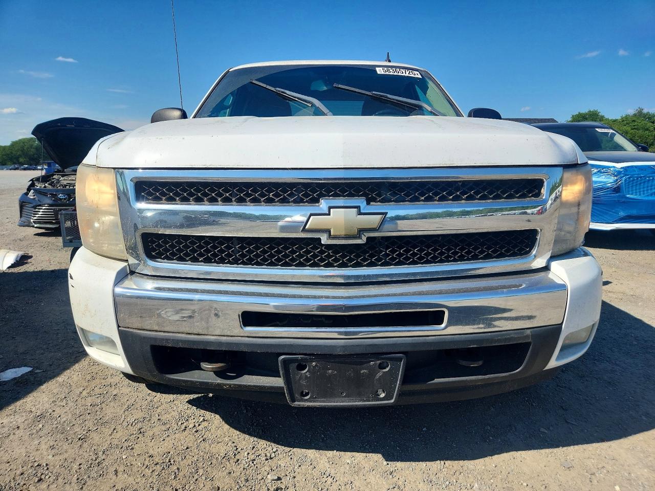 2011 Chevrolet Silverado 1500 White vin: 1GCRKSE31BZ124017