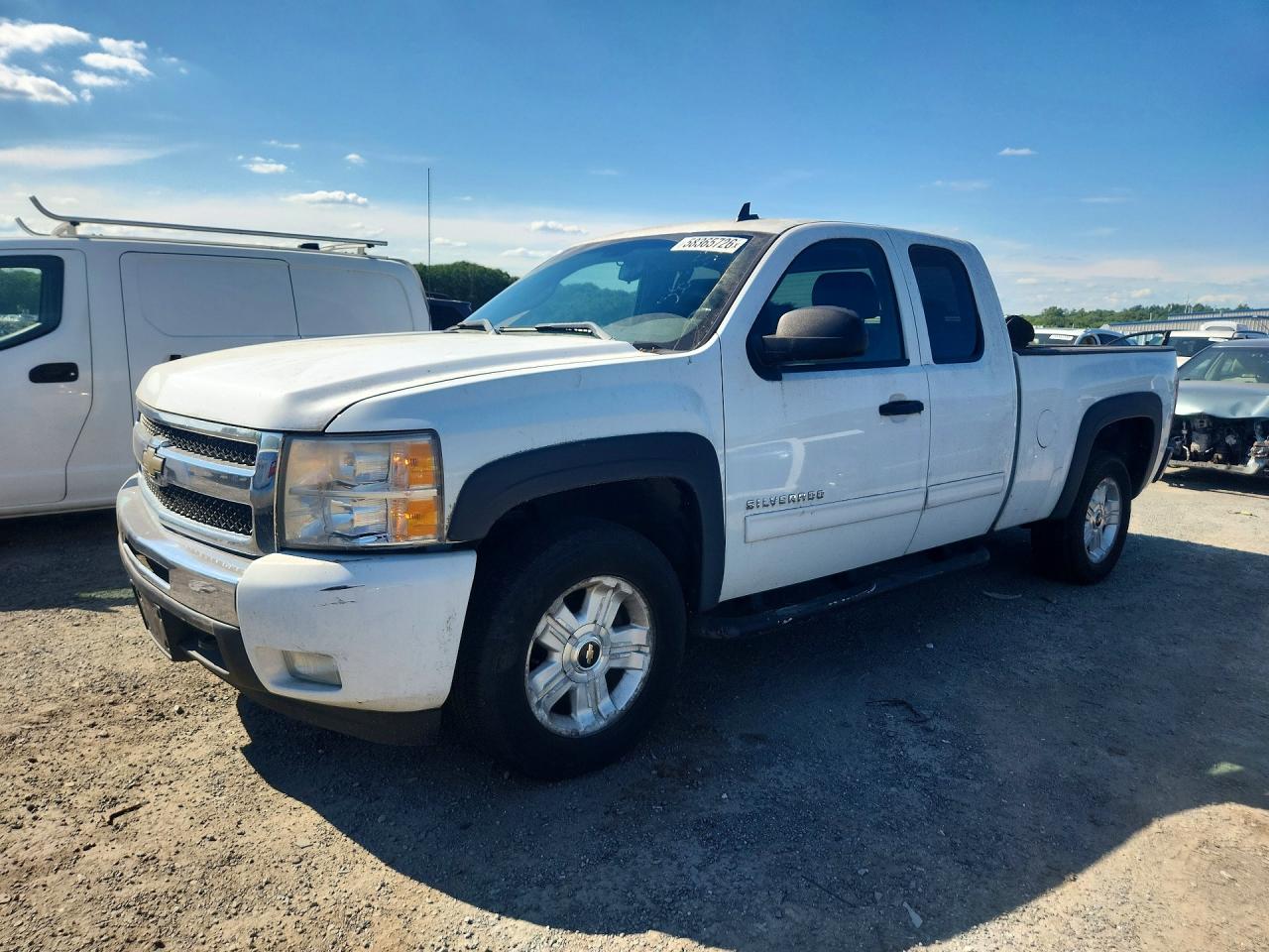 2011 Chevrolet Silverado 1500 White vin: 1GCRKSE31BZ124017