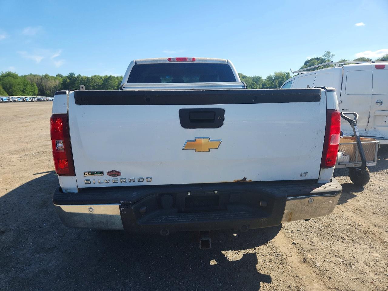 2011 Chevrolet Silverado 1500 White vin: 1GCRKSE31BZ124017