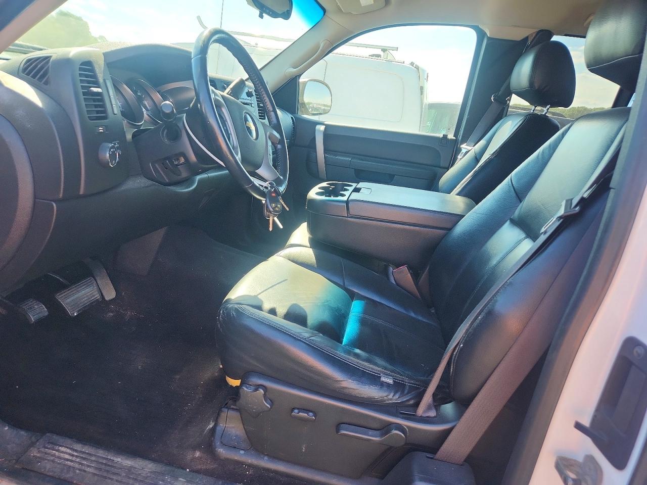 2011 Chevrolet Silverado 1500 White vin: 1GCRKSE31BZ124017