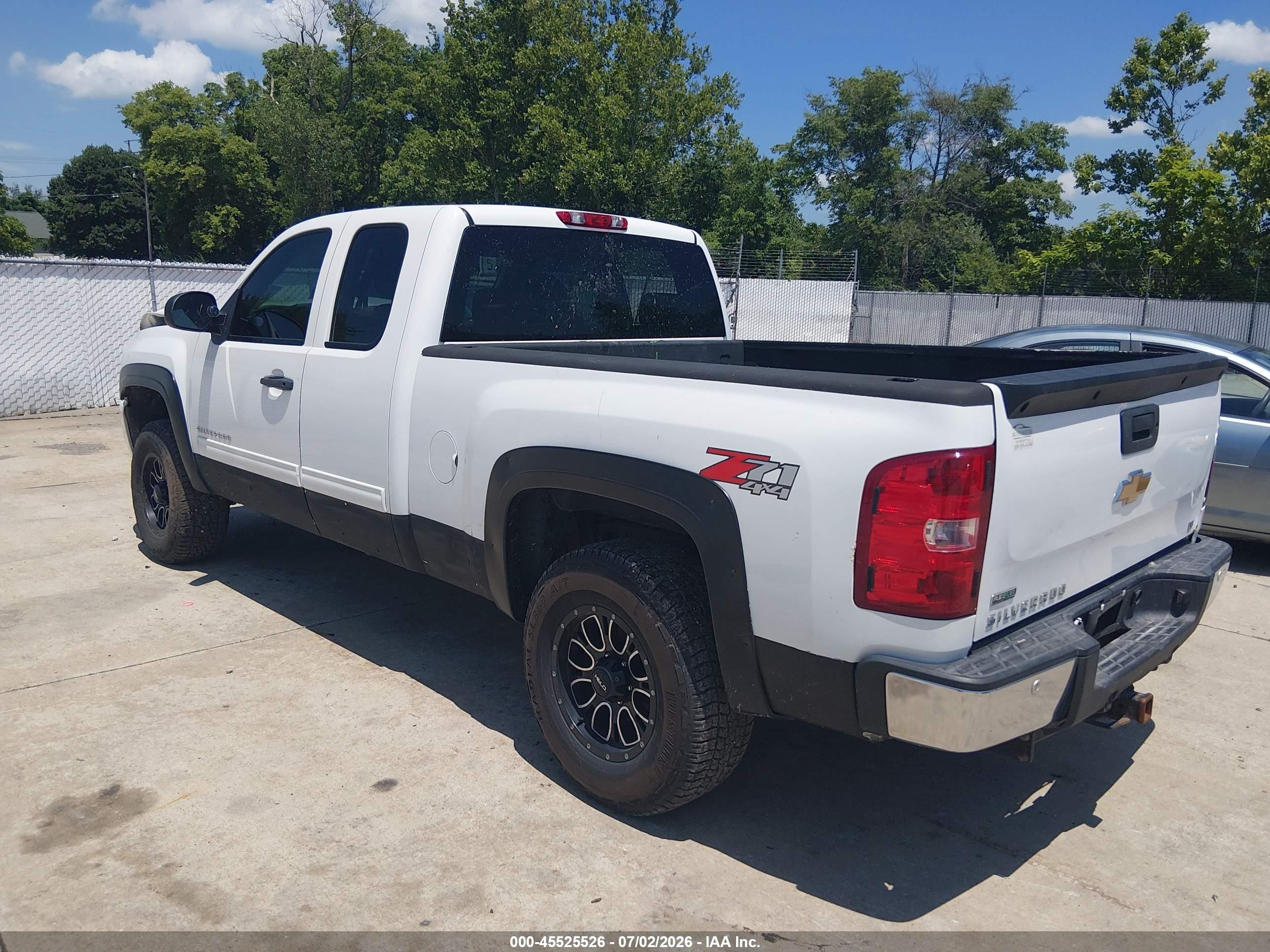 2011 Chevrolet Silverado 1500 Lt Белый vin: 1GCRKSE32BZ205723