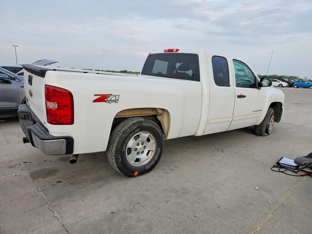2011 Chevrolet Silverado K1500 Lt White vin: 1GCRKSE32BZ223753