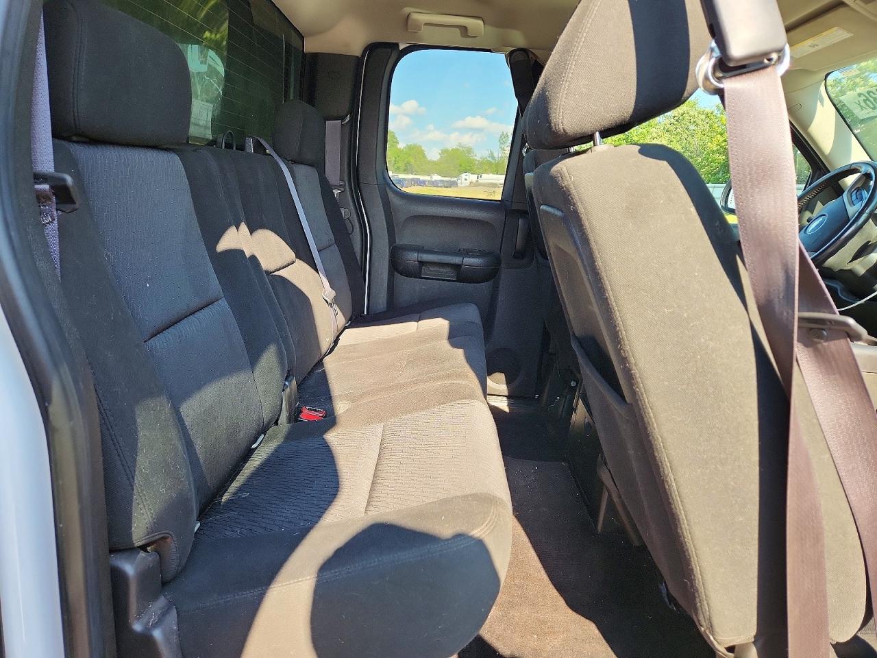 2011 Chevrolet Silverado K1500 Lt White vin: 1GCRKSE37BZ437282
