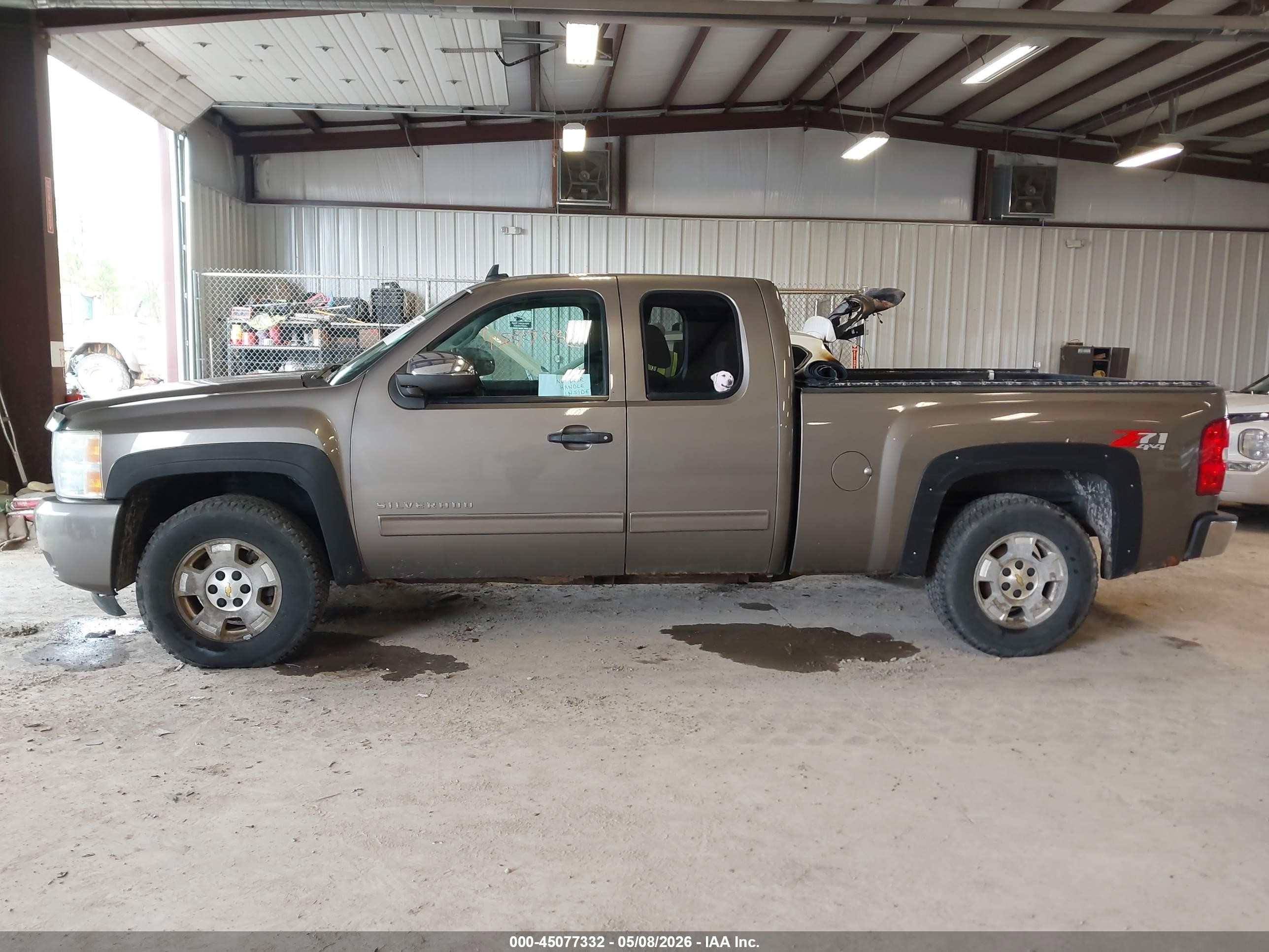 2011 Chevrolet Silverado 1500 Lt Коричневый vin: 1GCRKSE38BZ333352