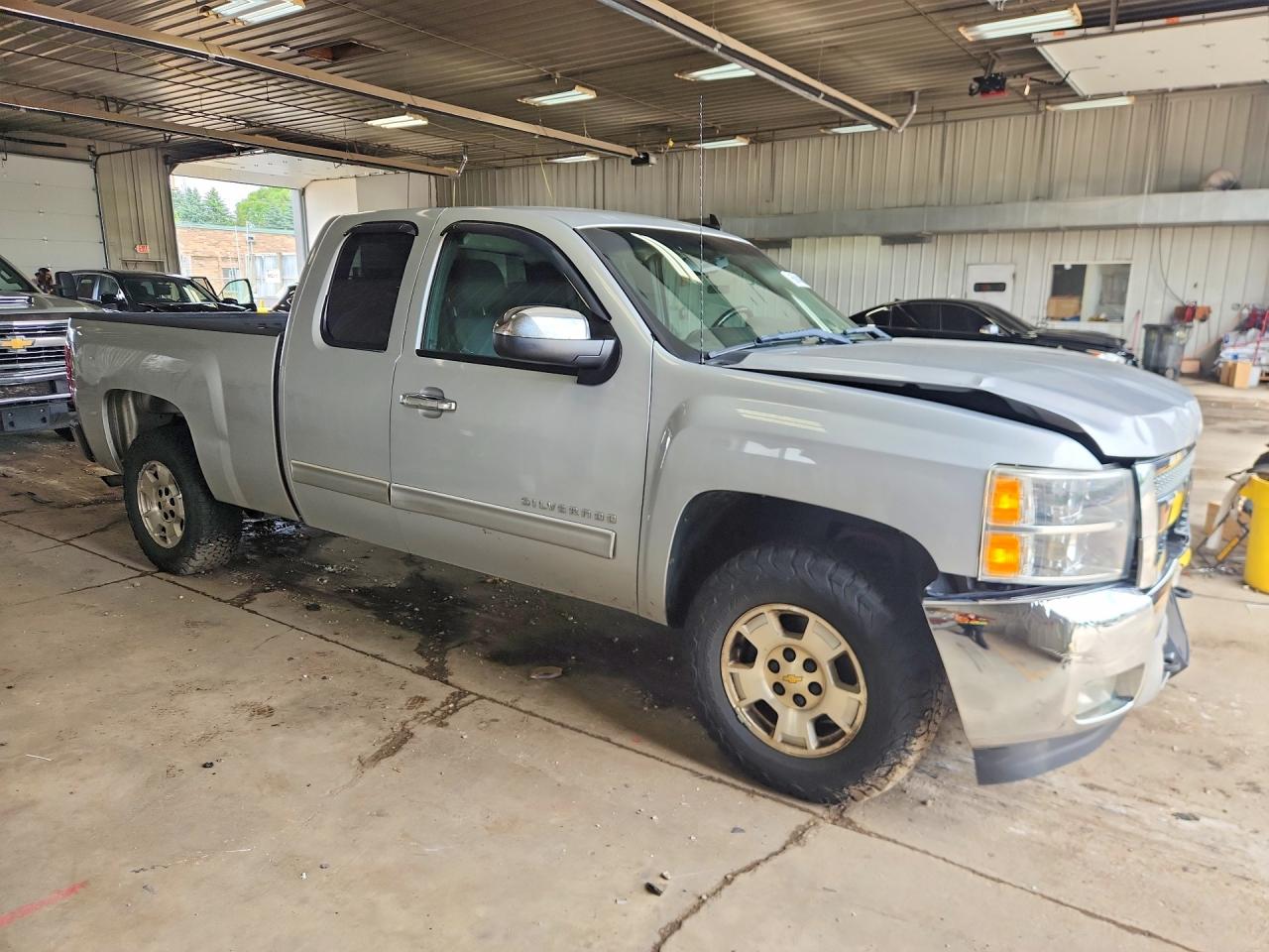 2013 Chevrolet Silverado K1500 Lt Silver vin: 1GCRKSE70DZ193576