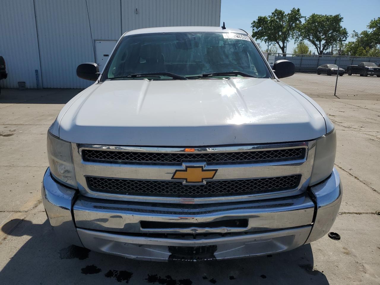 2013 Chevrolet Silverado K1500 Lt White vin: 1GCRKSE71DZ324370 Damage: Left Head Lamp, Faded, Repair Required