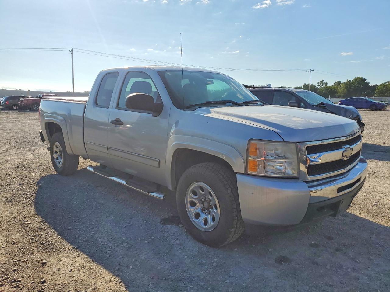 2011 Chevrolet Silverado K1500 Lt Серебряный vin: 1GCRKSEA3BZ131615