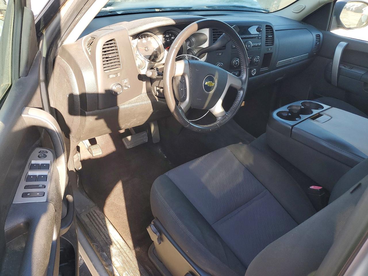 2011 Chevrolet Silverado K1500 Lt Серебряный vin: 1GCRKSEA3BZ131615