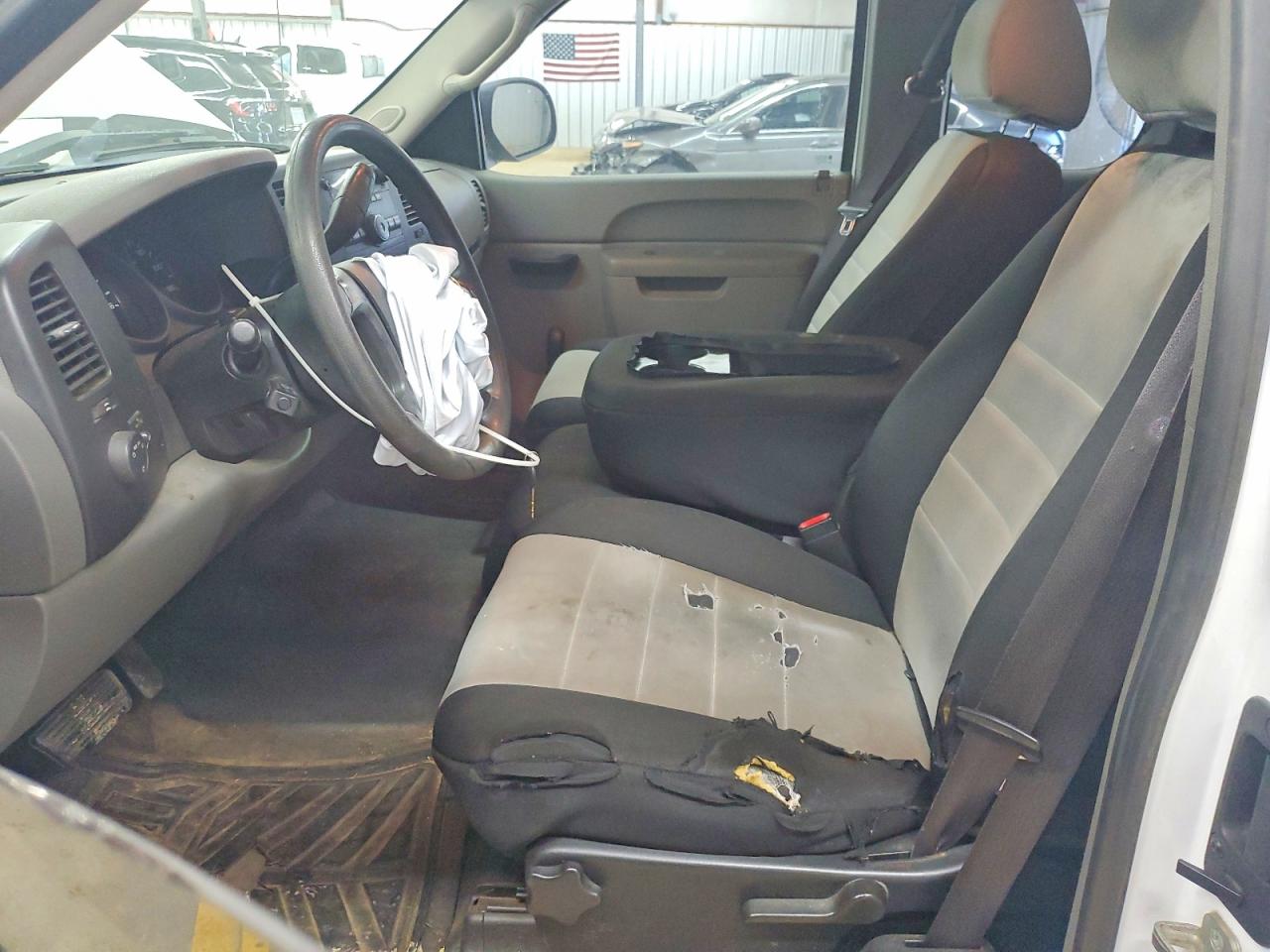 2010 Chevrolet Silverado C1500 White vin: 1GCSCPEA5AZ132582