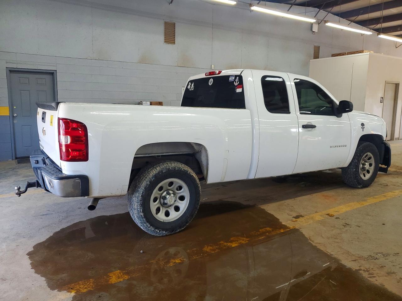 2010 Chevrolet Silverado C1500 White vin: 1GCSCPEA5AZ132582