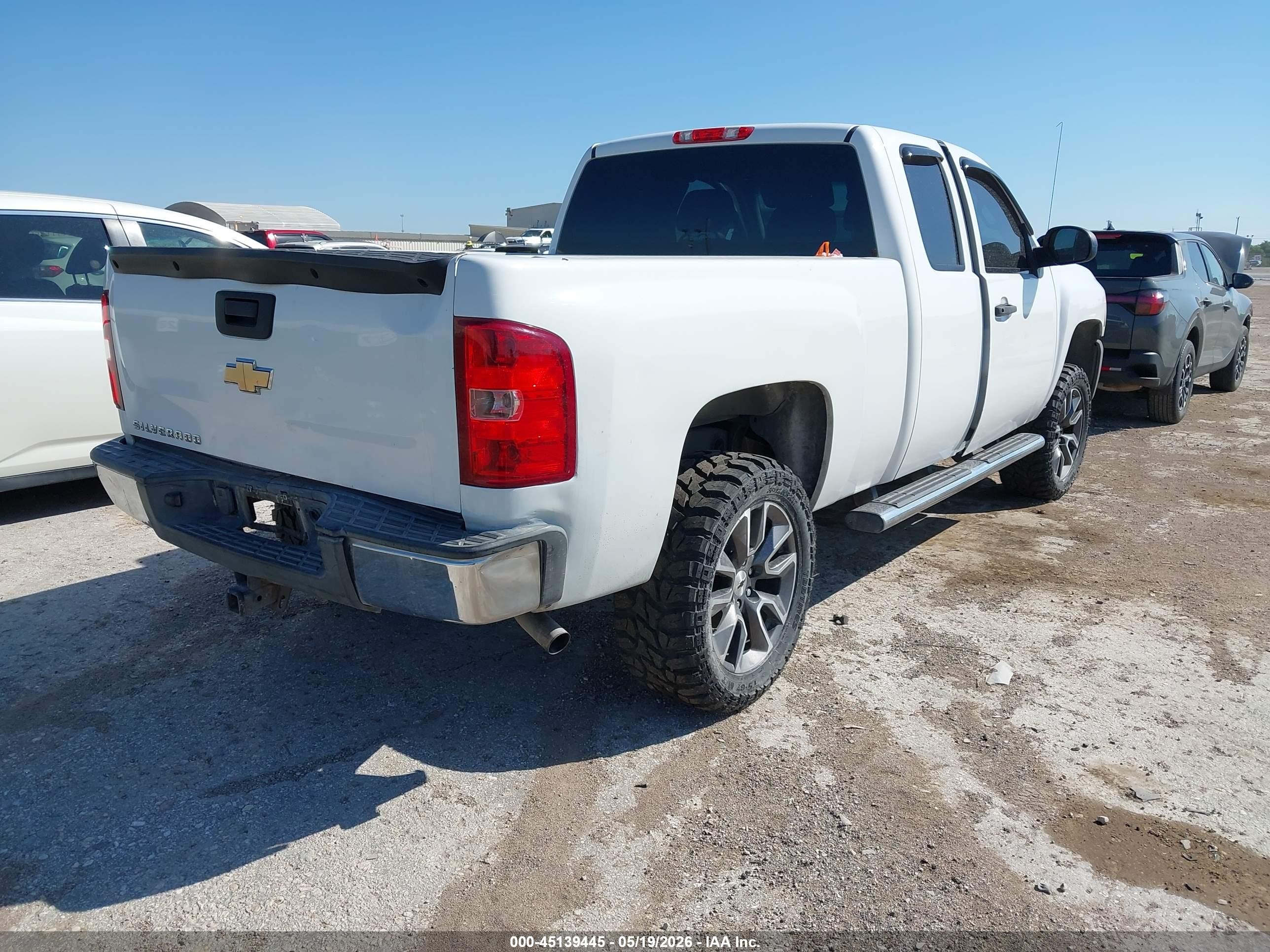 2010 Chevrolet Silverado 1500 Work Truck White vin: 1GCSCPEX0AZ248177