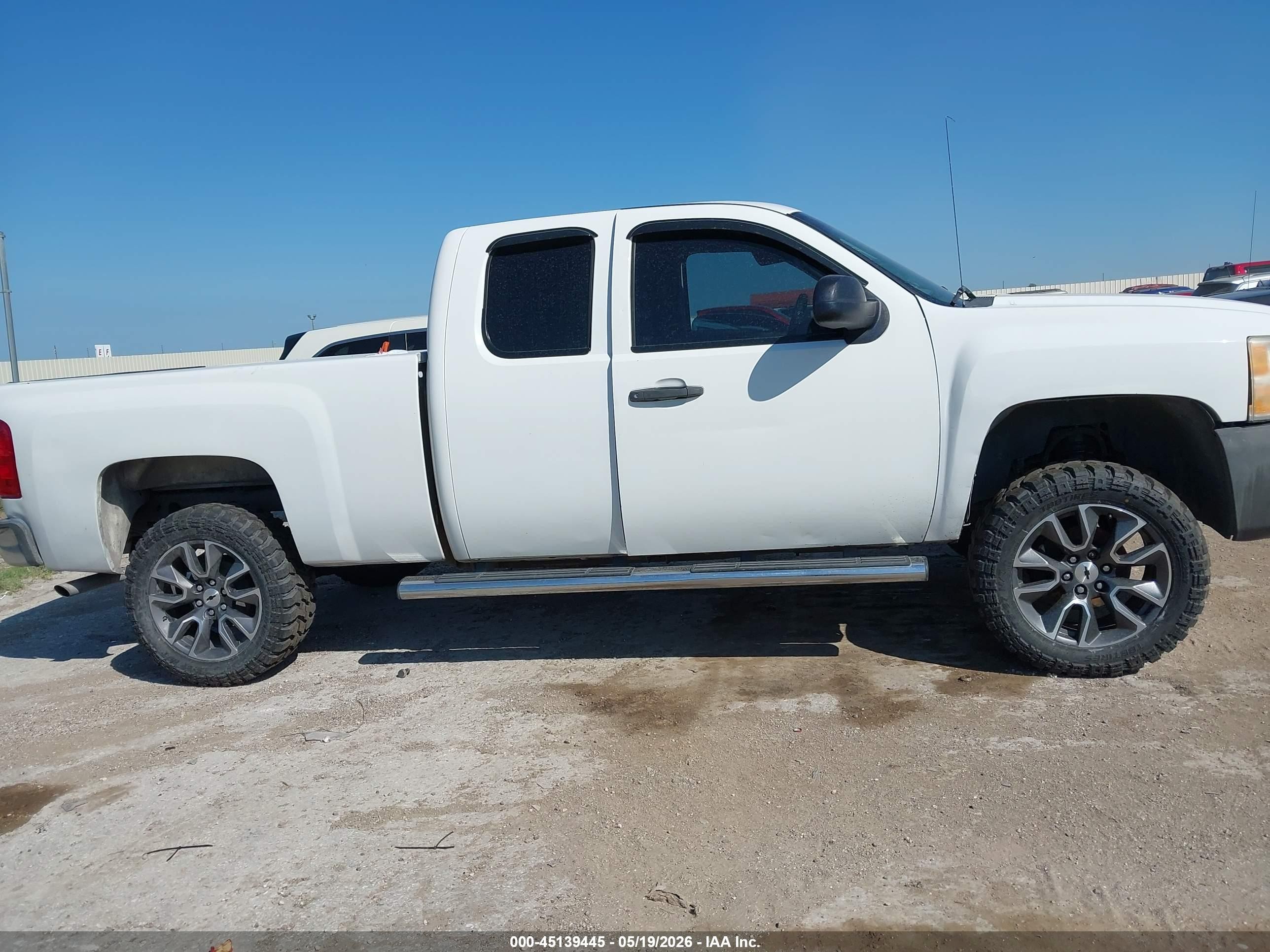 2010 Chevrolet Silverado 1500 Work Truck White vin: 1GCSCPEX0AZ248177