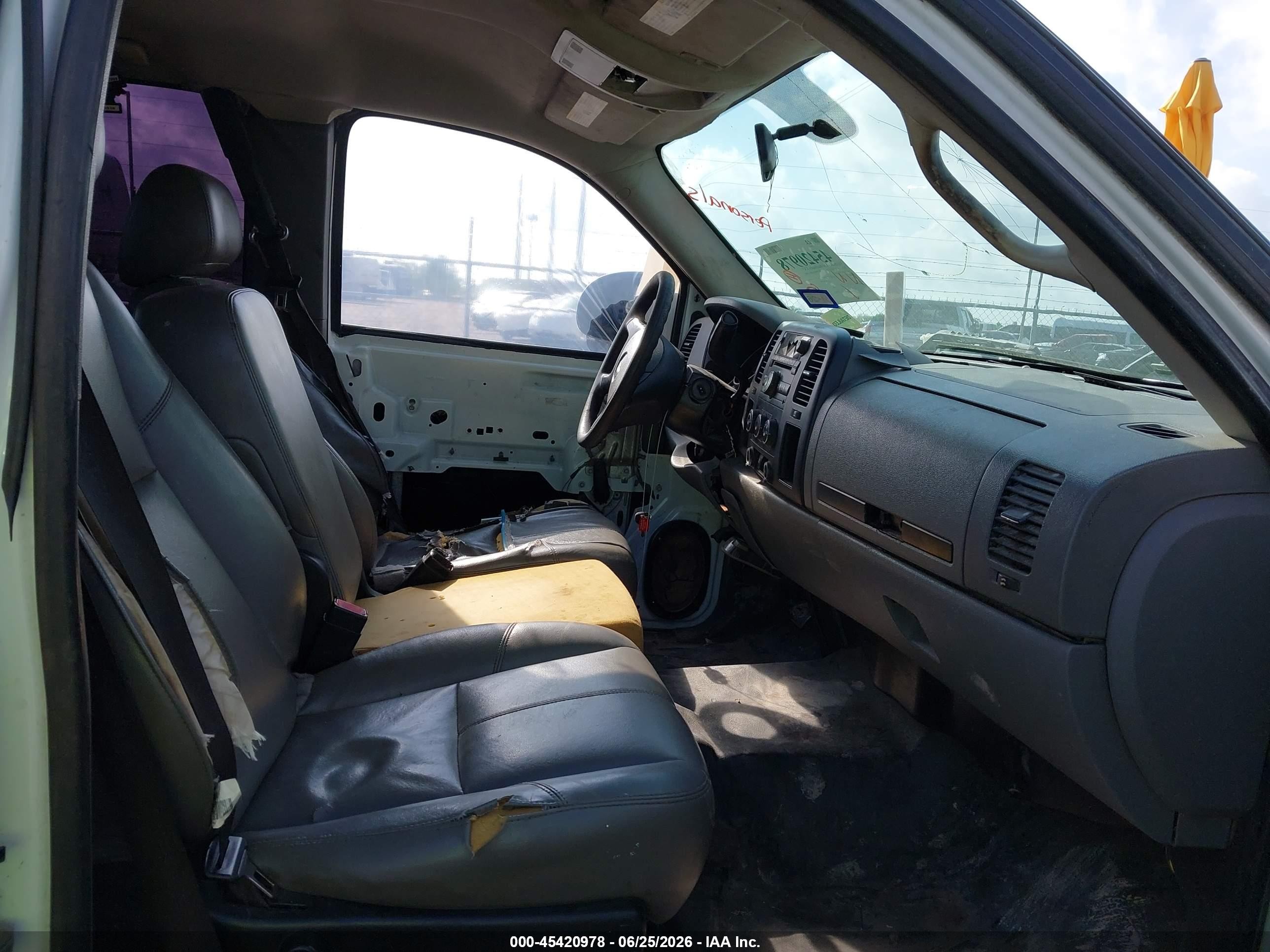 2010 Chevrolet Silverado 1500 Work Truck White vin: 1GCSCPEX3AZ245564