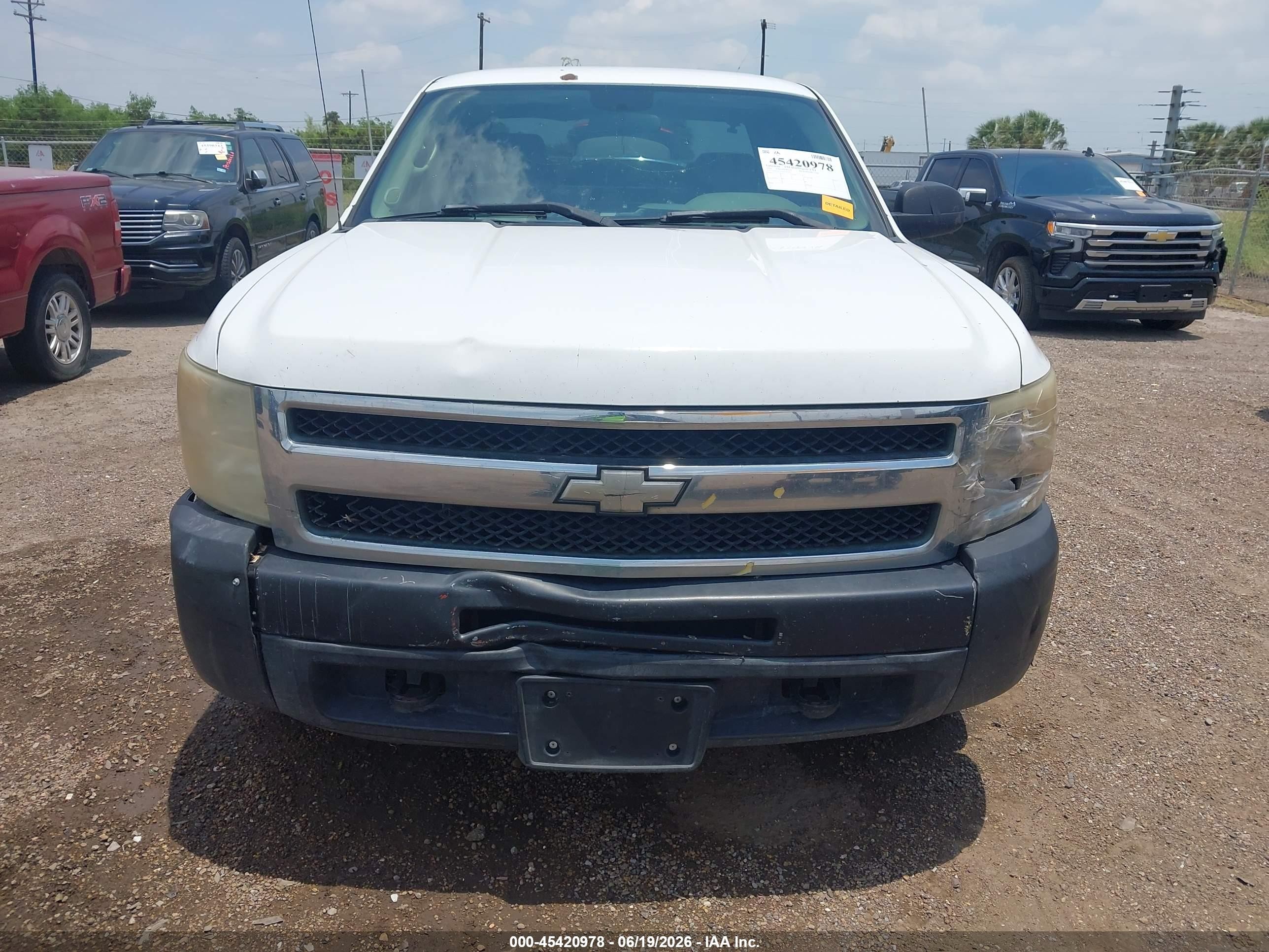 2010 Chevrolet Silverado 1500 Work Truck White vin: 1GCSCPEX3AZ245564
