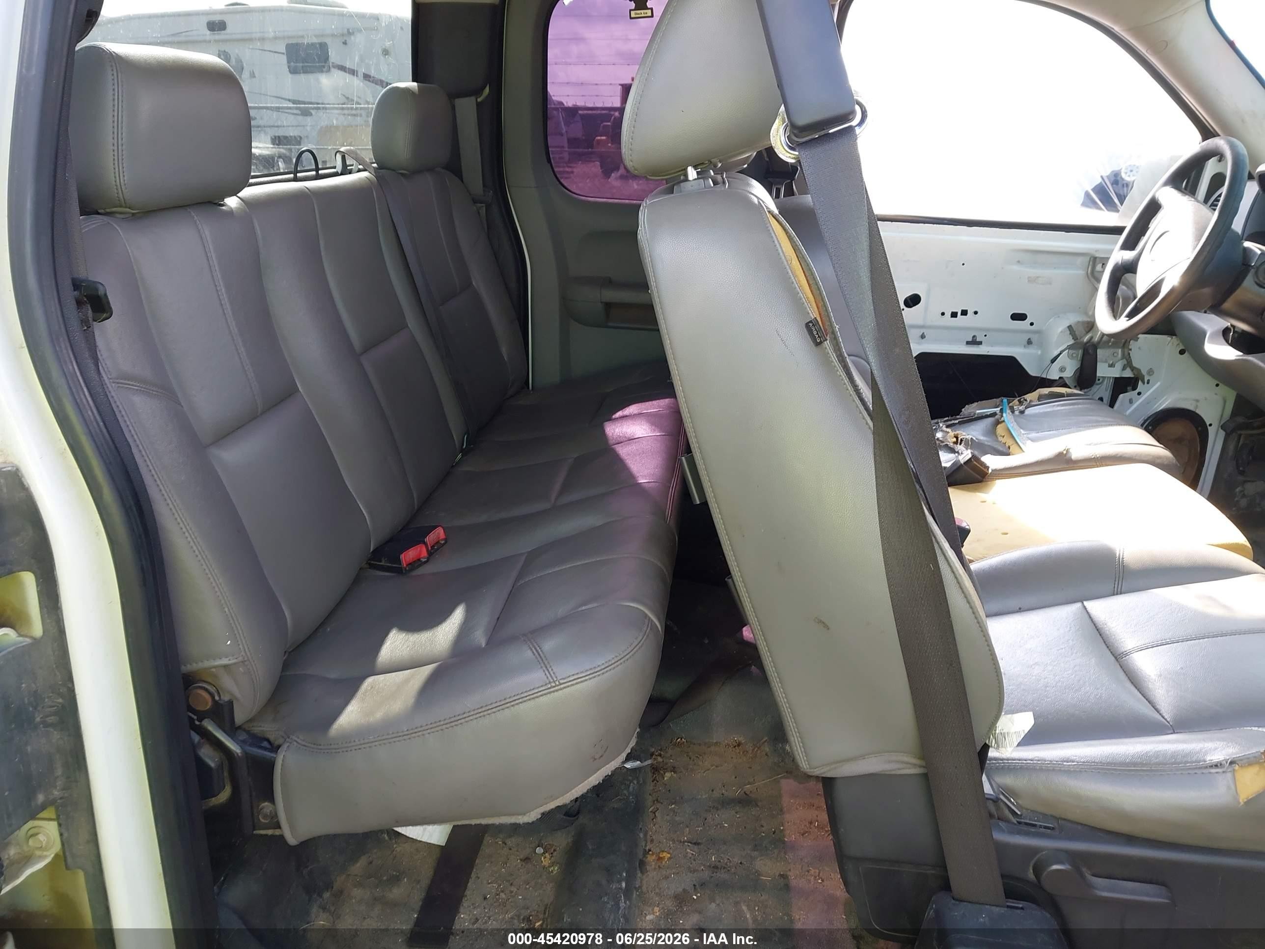 2010 Chevrolet Silverado 1500 Work Truck White vin: 1GCSCPEX3AZ245564