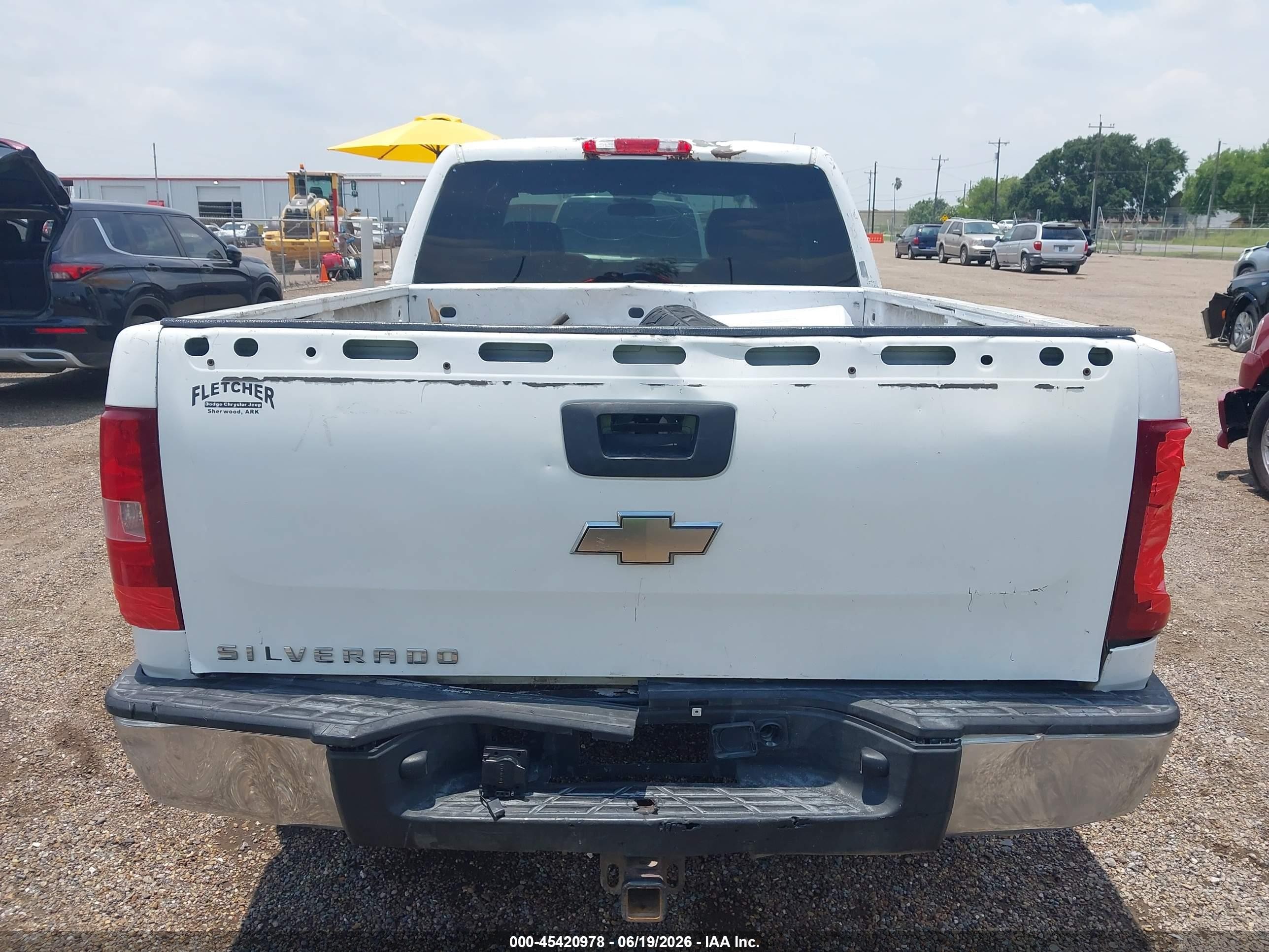 2010 Chevrolet Silverado 1500 Work Truck White vin: 1GCSCPEX3AZ245564