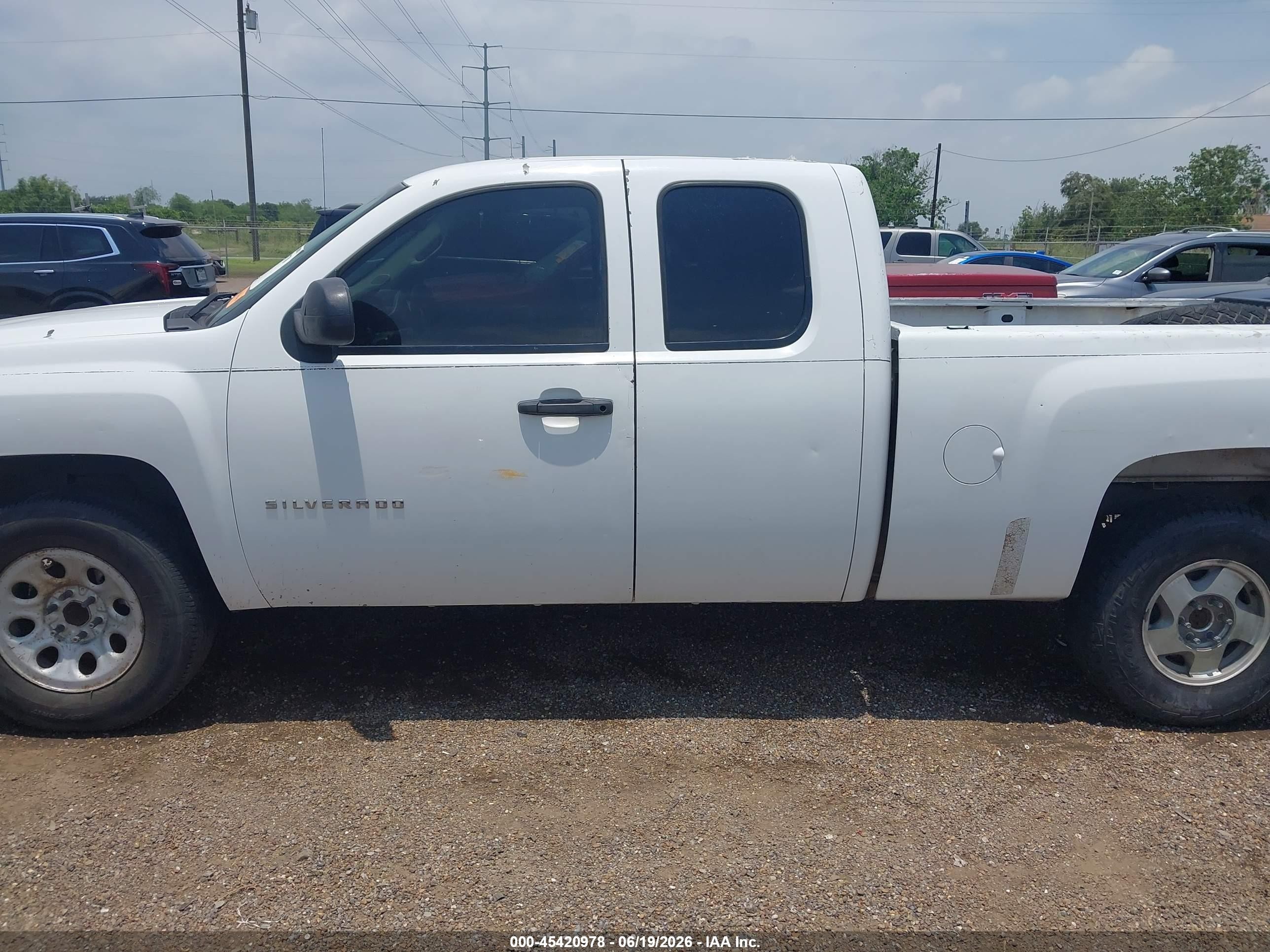 2010 Chevrolet Silverado 1500 Work Truck White vin: 1GCSCPEX3AZ245564