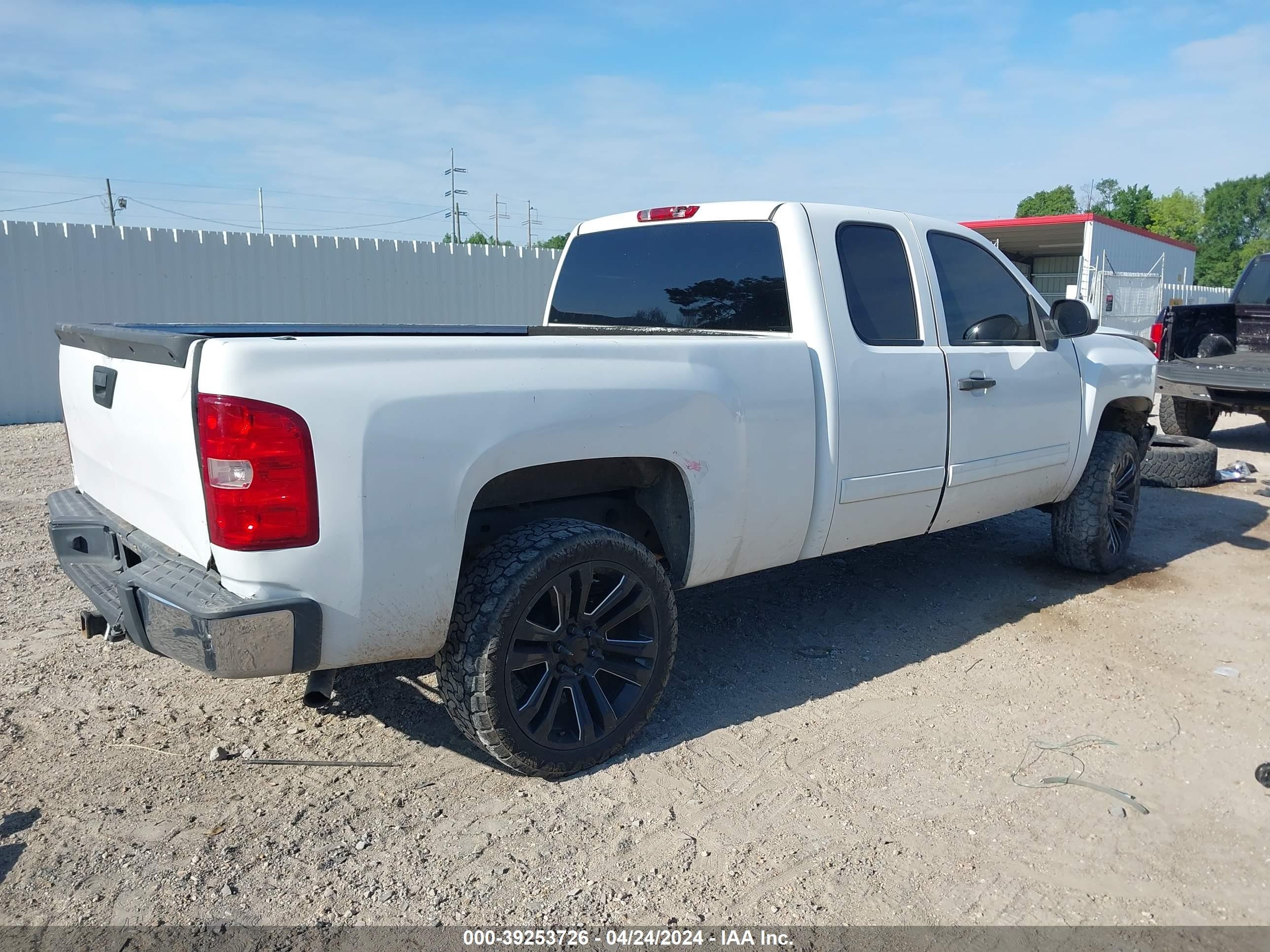 2010 Chevrolet Silverado 1500 Ls White vin: 1GCSCREA9AZ180226