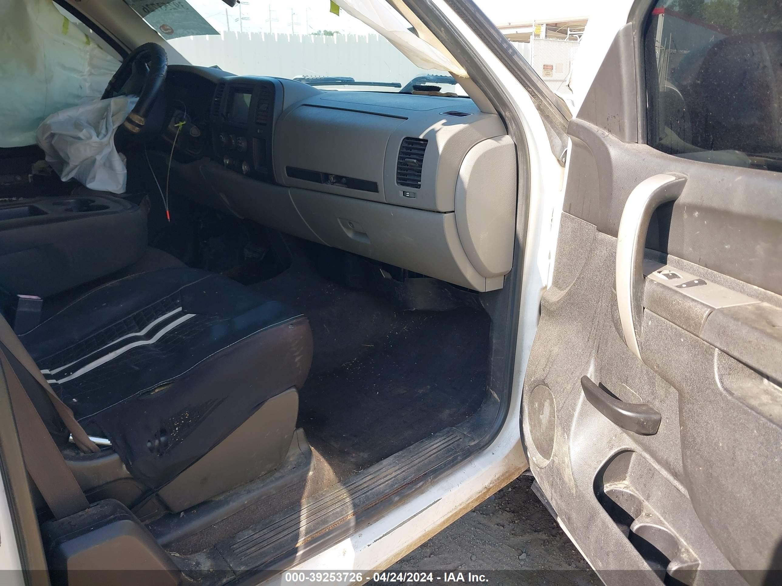 2010 Chevrolet Silverado 1500 Ls White vin: 1GCSCREA9AZ180226