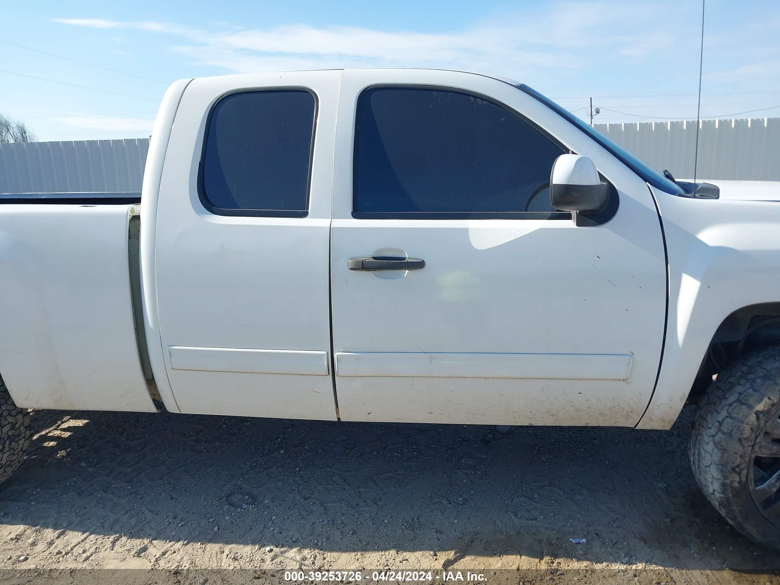 2010 Chevrolet Silverado 1500 Ls White vin: 1GCSCREA9AZ180226