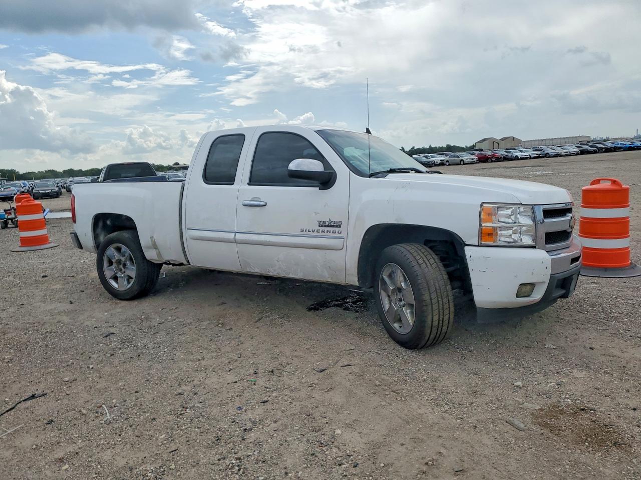 2010 Chevrolet Silverado C1500 Lt Белый vin: 1GCSCSE00AZ281086