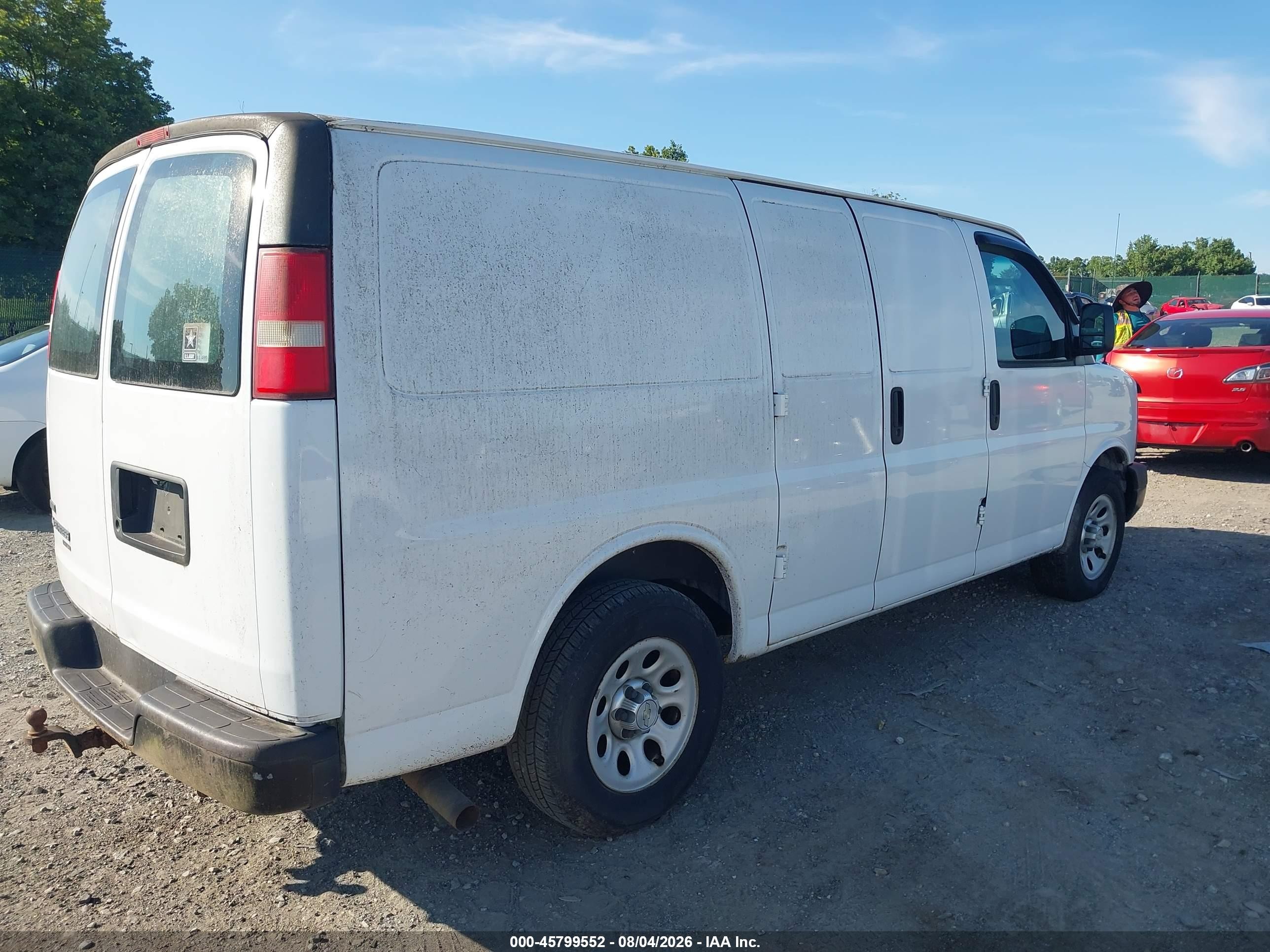 2011 Chevrolet Express 1500 Work Van White vin: 1GCSGAF40B1123623