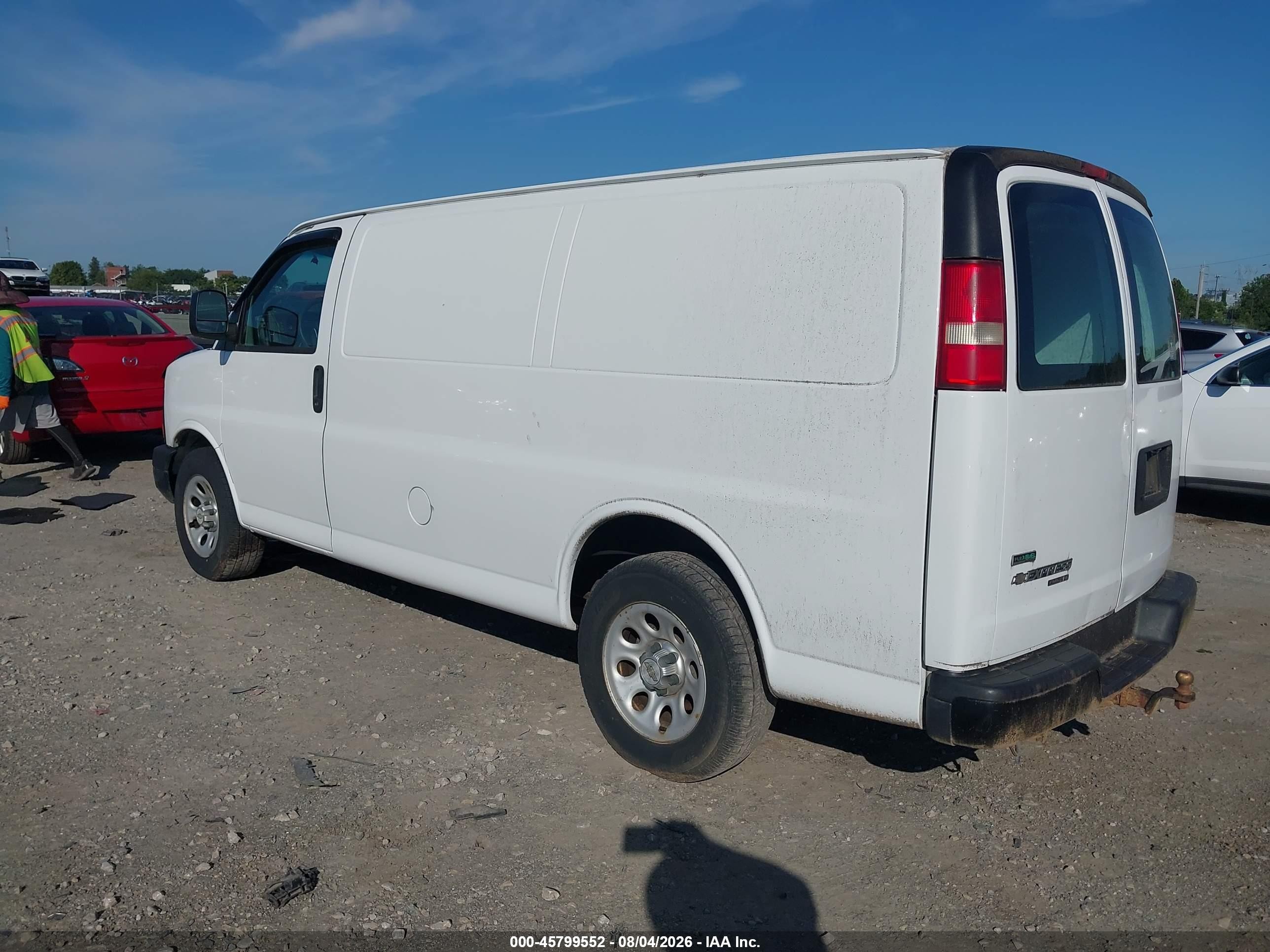 2011 Chevrolet Express 1500 Work Van White vin: 1GCSGAF40B1123623