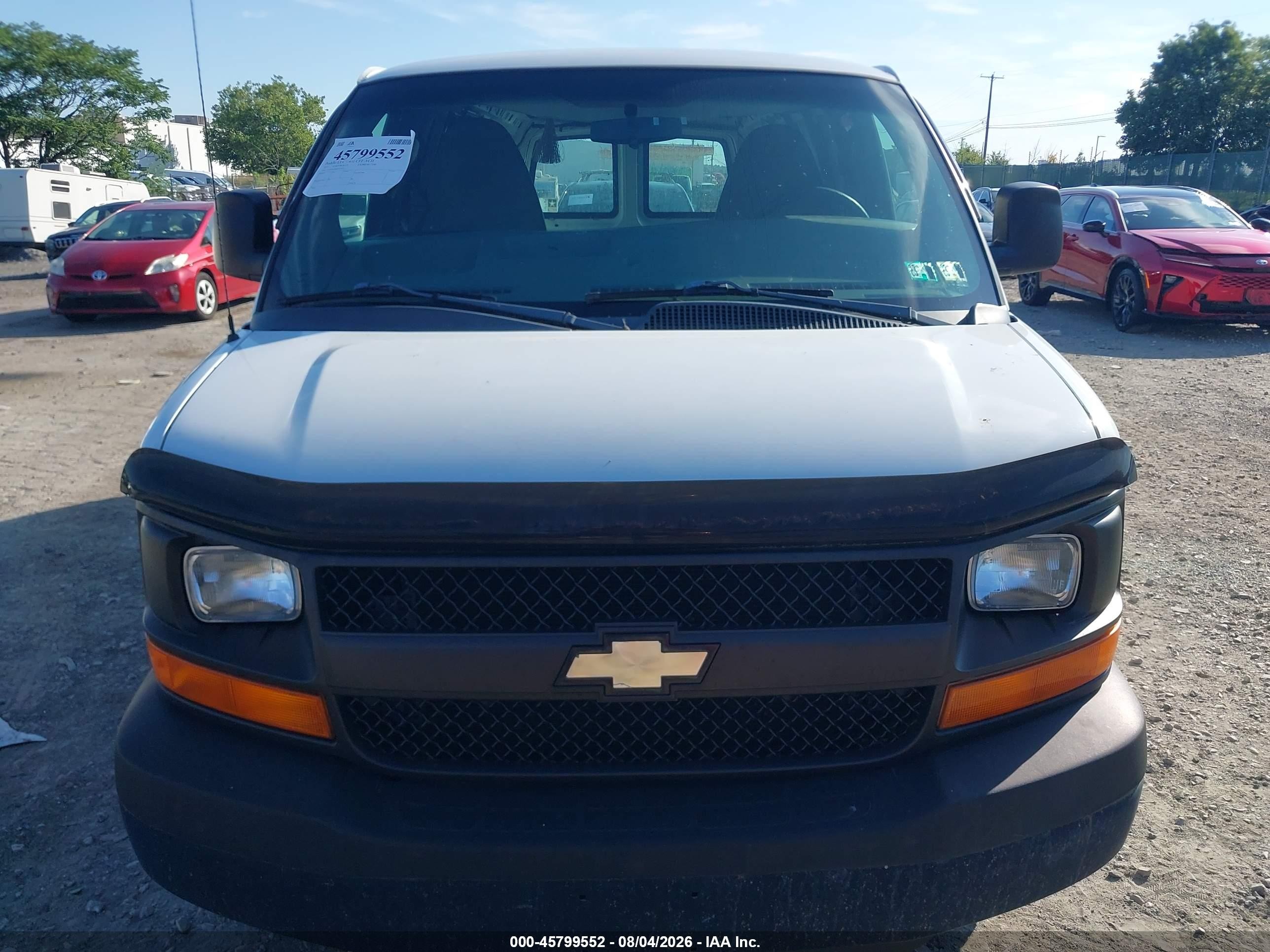2011 Chevrolet Express 1500 Work Van White vin: 1GCSGAF40B1123623