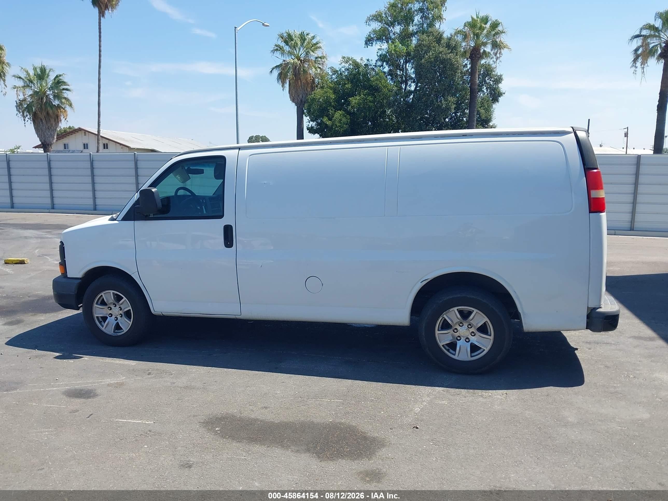 2013 Chevrolet Express 1500 Work Van White vin: 1GCSGAF40D1193206