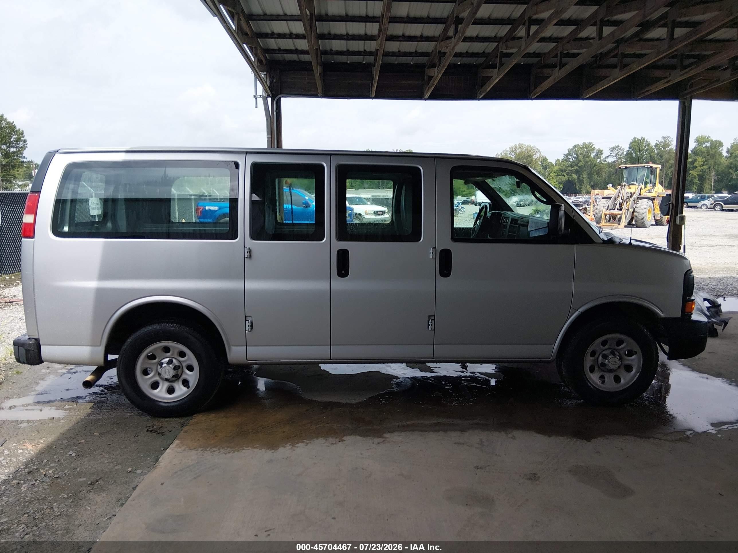 2014 Chevrolet Express 1500 Work Van Silver vin: 1GCSGAF42E1188459