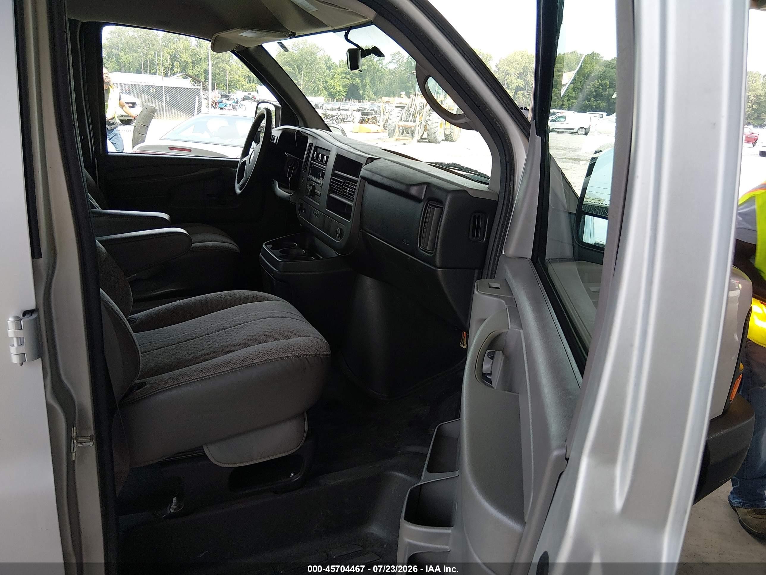 2014 Chevrolet Express 1500 Work Van Silver vin: 1GCSGAF42E1188459