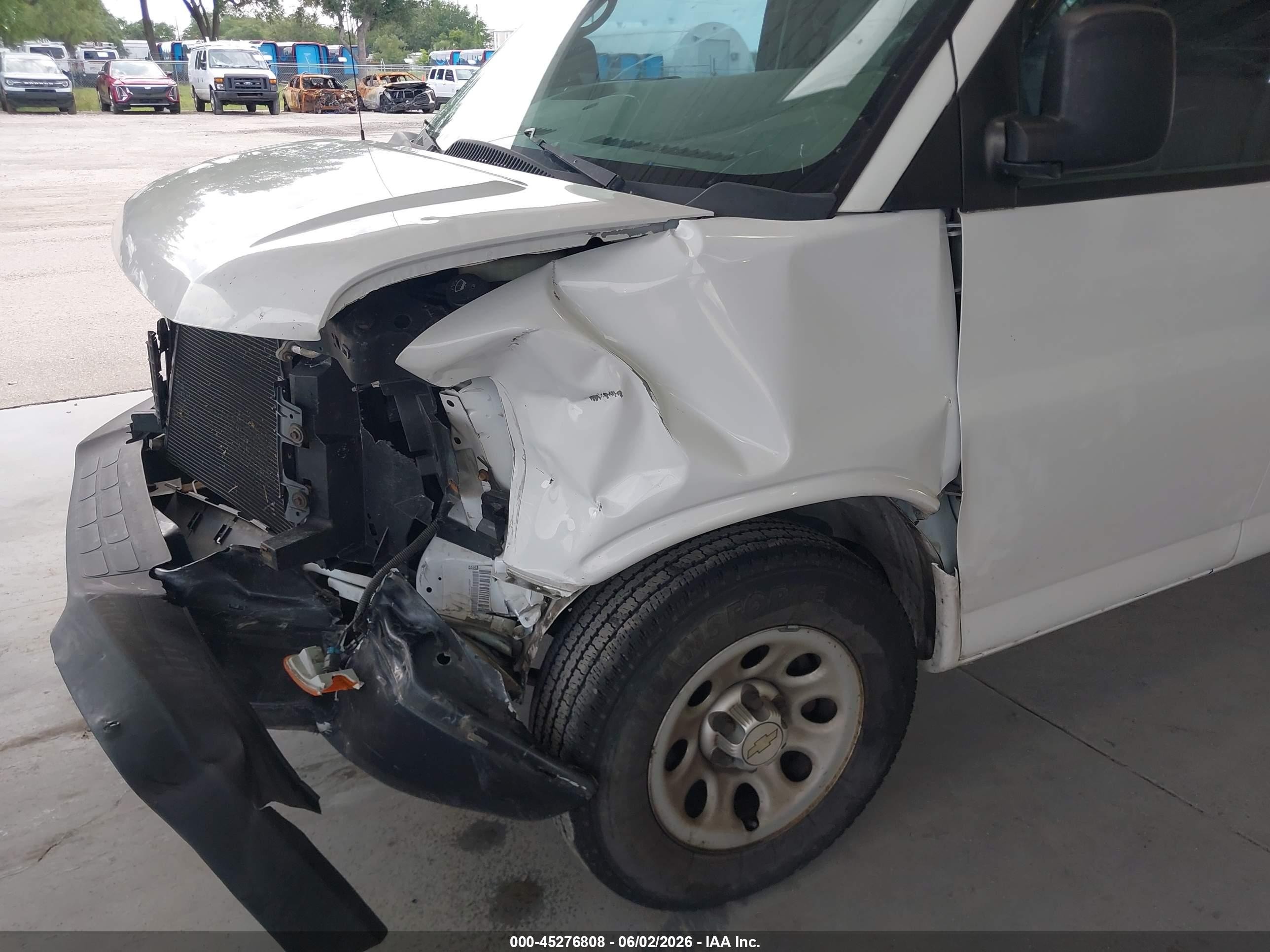2014 Chevrolet Express 1500 Work Van White vin: 1GCSGAF49E1150565