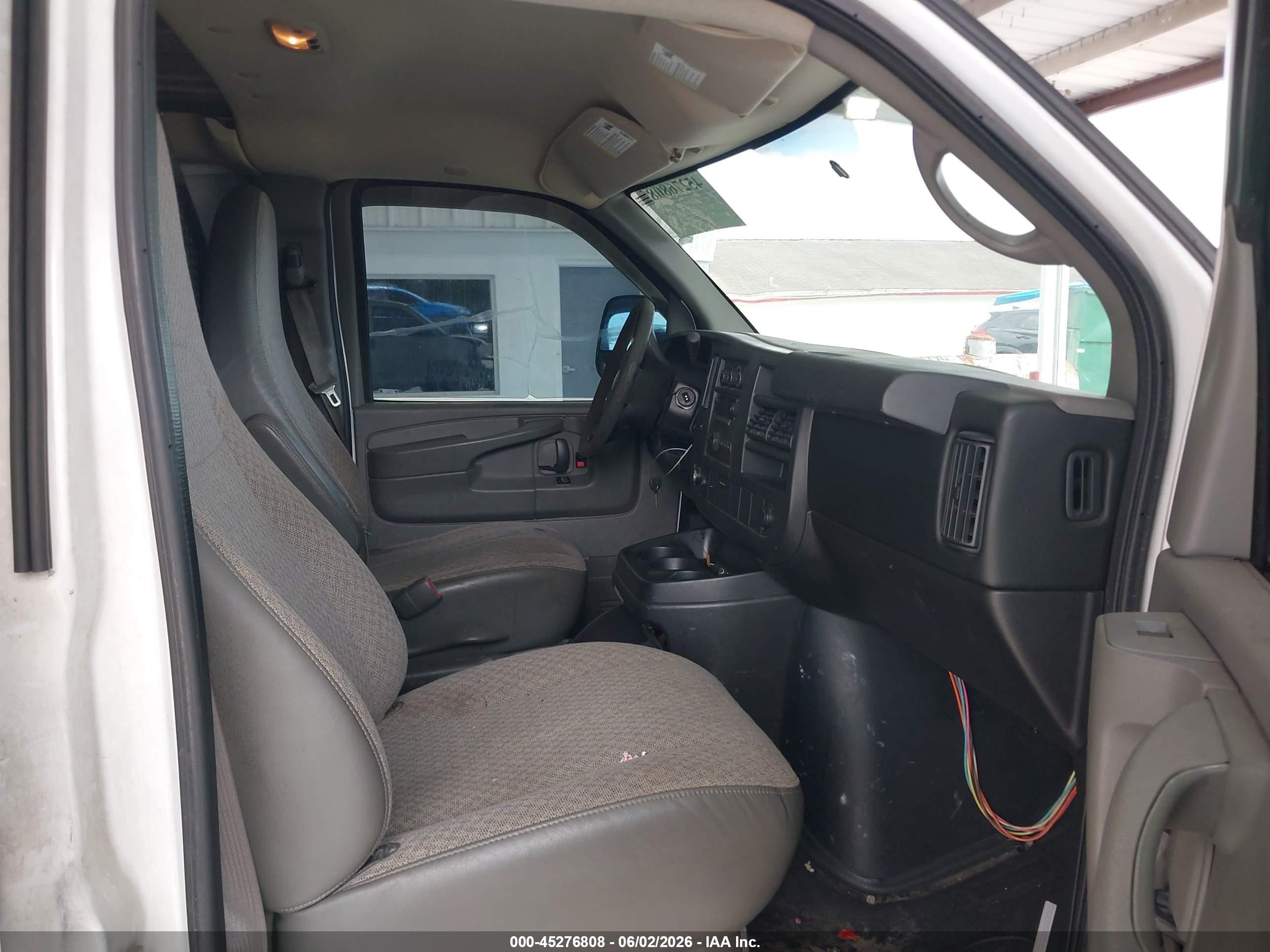 2014 Chevrolet Express 1500 Work Van White vin: 1GCSGAF49E1150565
