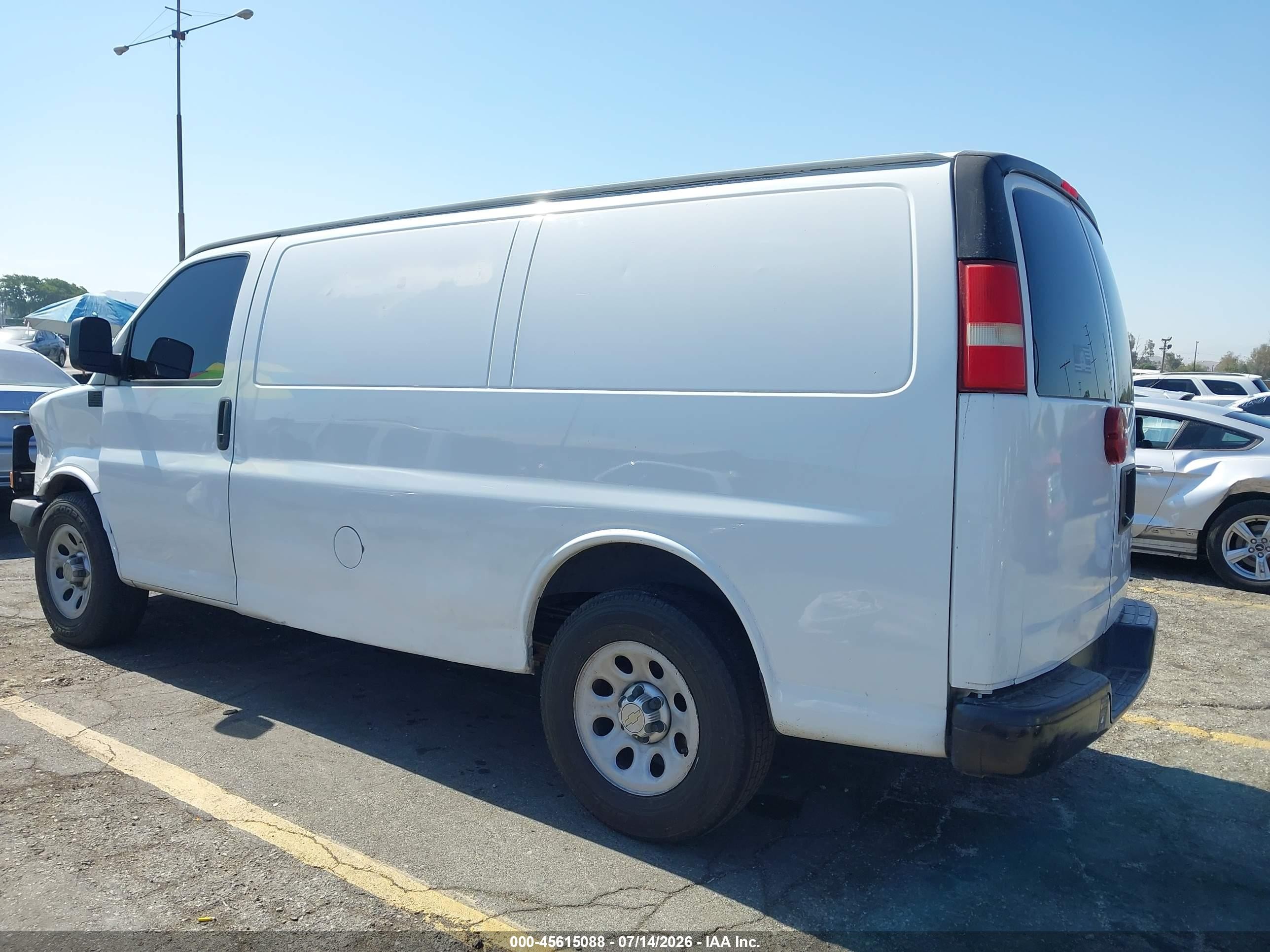 2013 Chevrolet Express 1500 Work Van Белый vin: 1GCSGAFX1D1158135