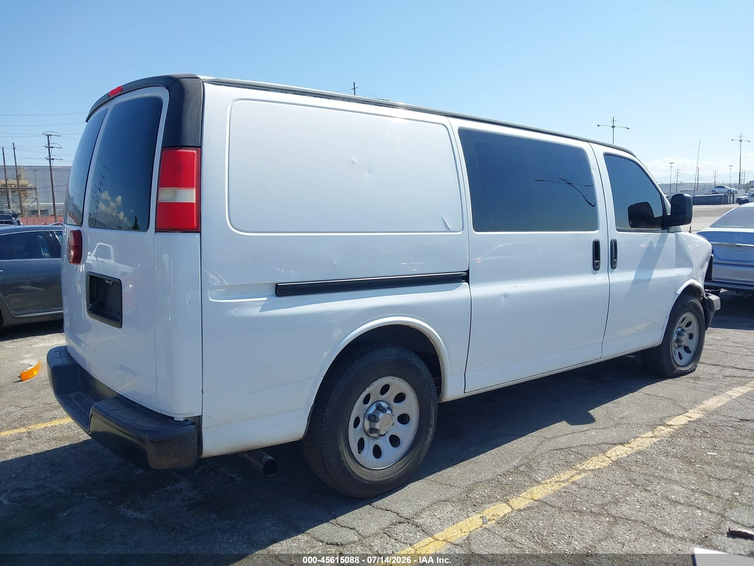 2013 Chevrolet Express 1500 Work Van Белый vin: 1GCSGAFX1D1158135