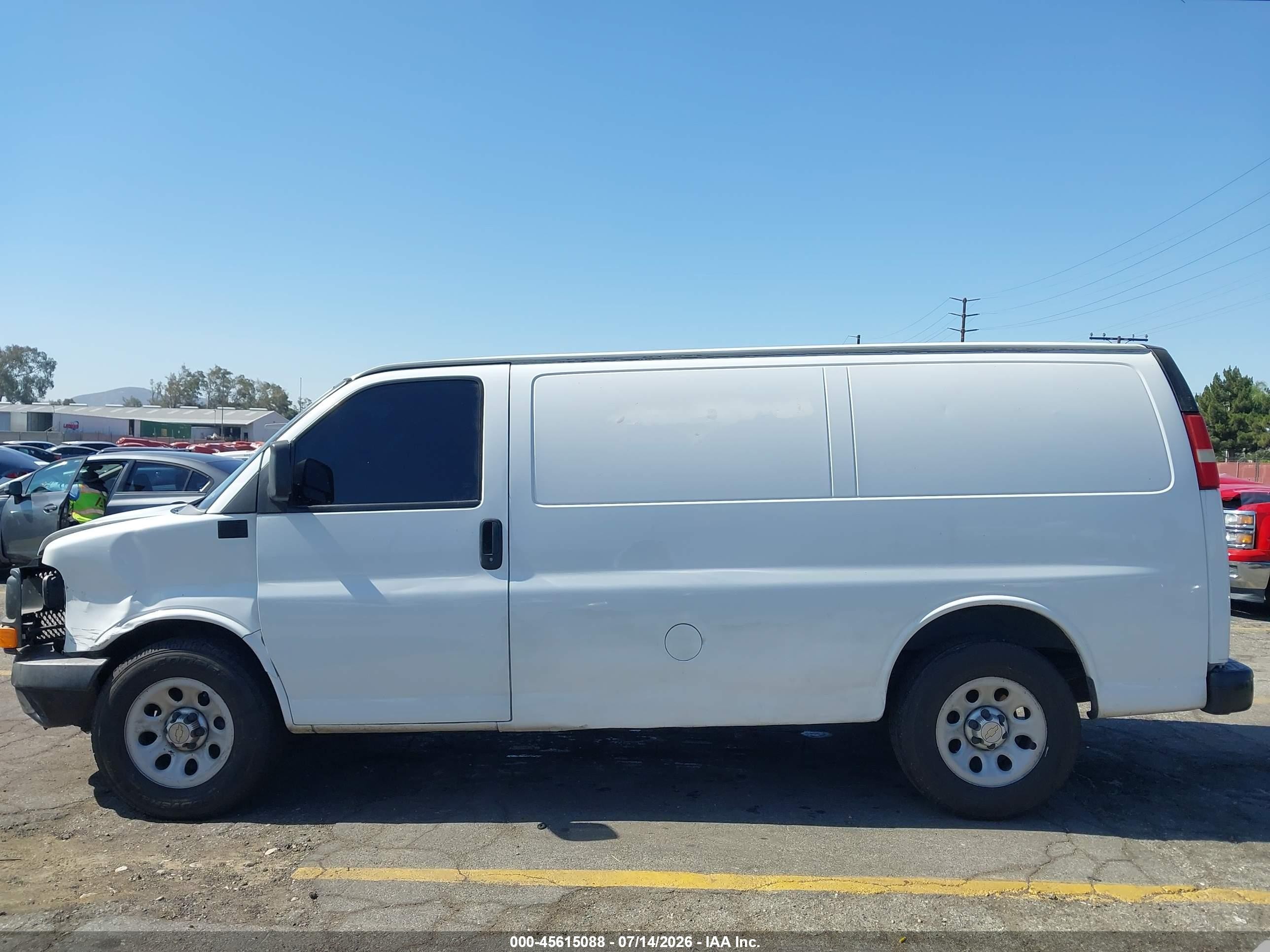 2013 Chevrolet Express 1500 Work Van Белый vin: 1GCSGAFX1D1158135
