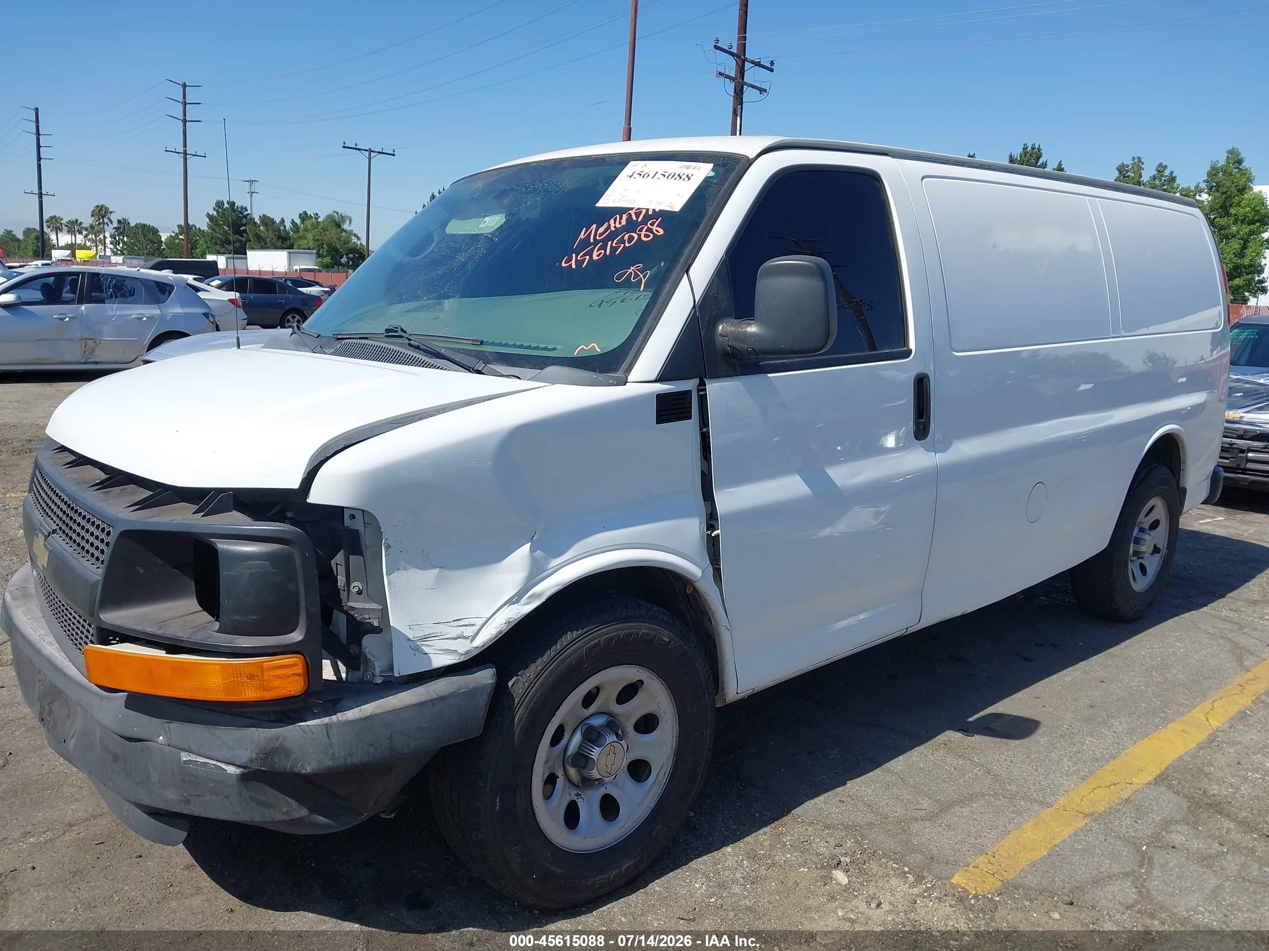 2013 Chevrolet Express 1500 Work Van Белый vin: 1GCSGAFX1D1158135