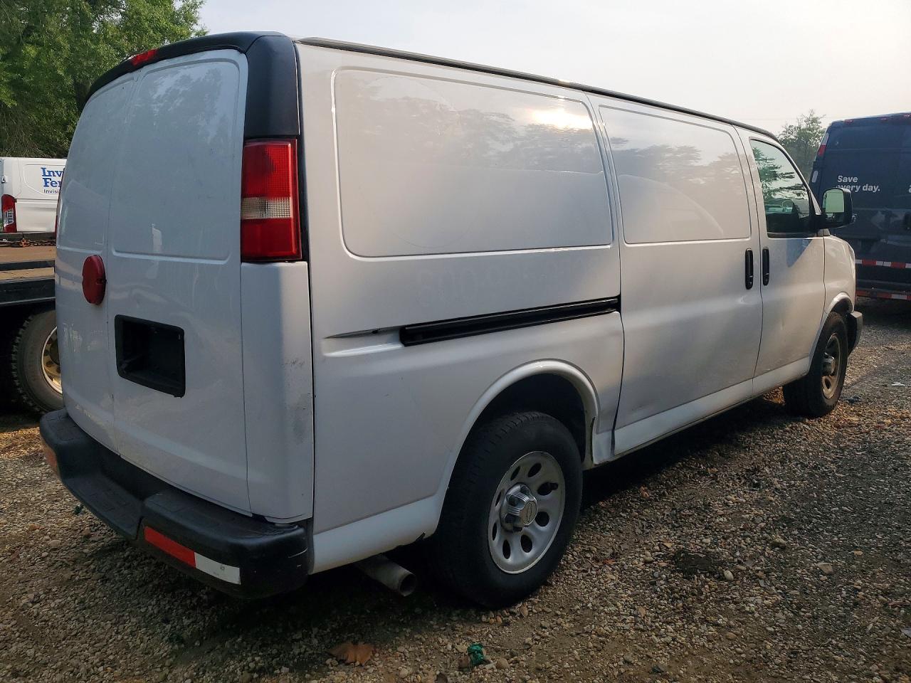 2013 Chevrolet Express G1500 White vin: 1GCSGAFX1D1158507