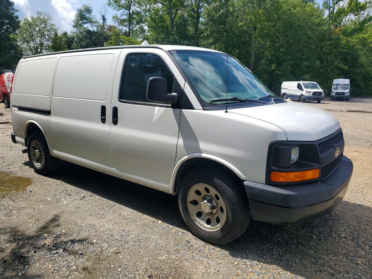 2013 Chevrolet Express G1500 White vin: 1GCSGAFX1D1158507