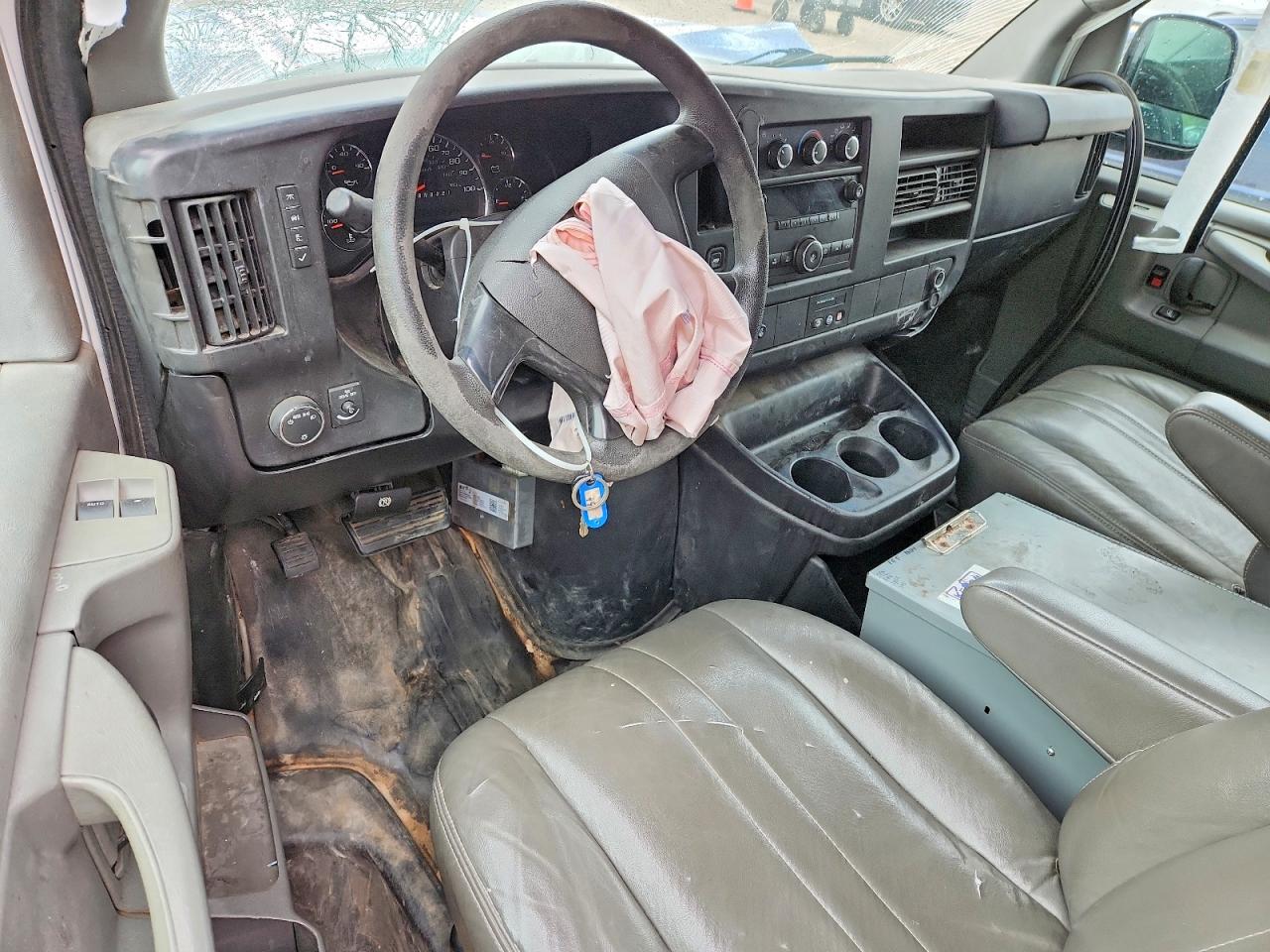 2014 Chevrolet Express G1500 Two Tone vin: 1GCSGAFX1E1110300