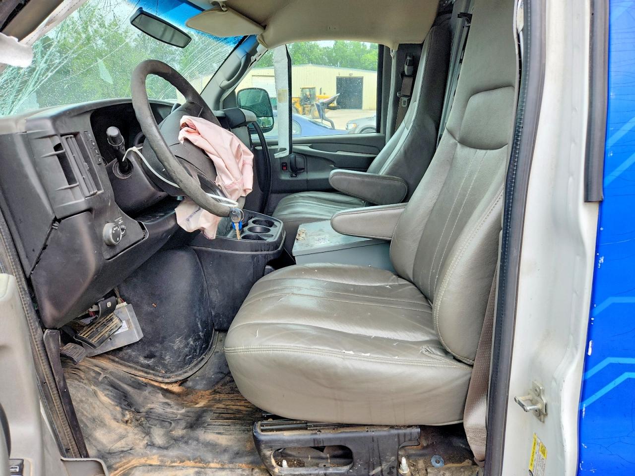2014 Chevrolet Express G1500 Two Tone vin: 1GCSGAFX1E1110300