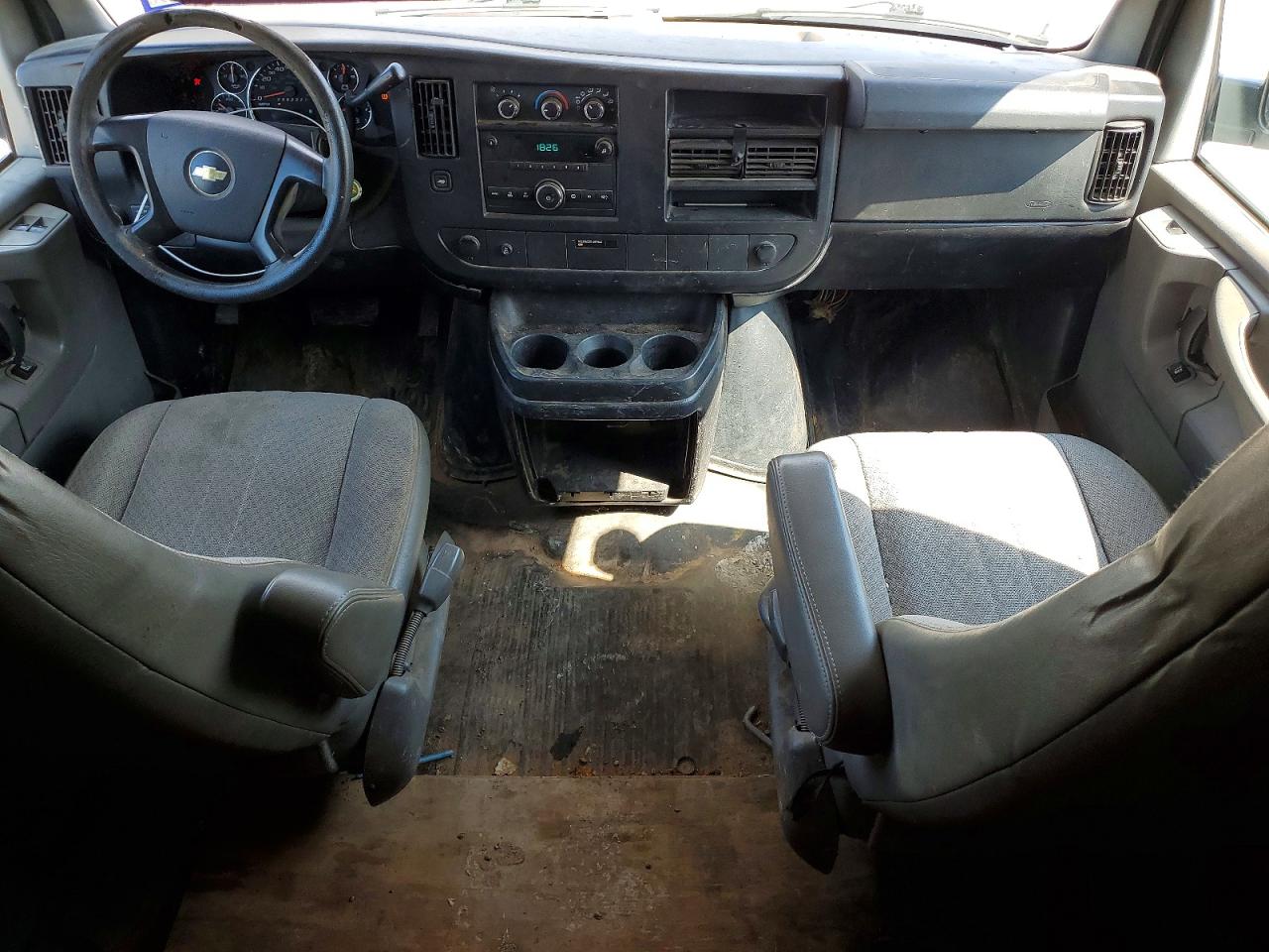 2014 Chevrolet Express G1500 White vin: 1GCSGAFX1E1112032