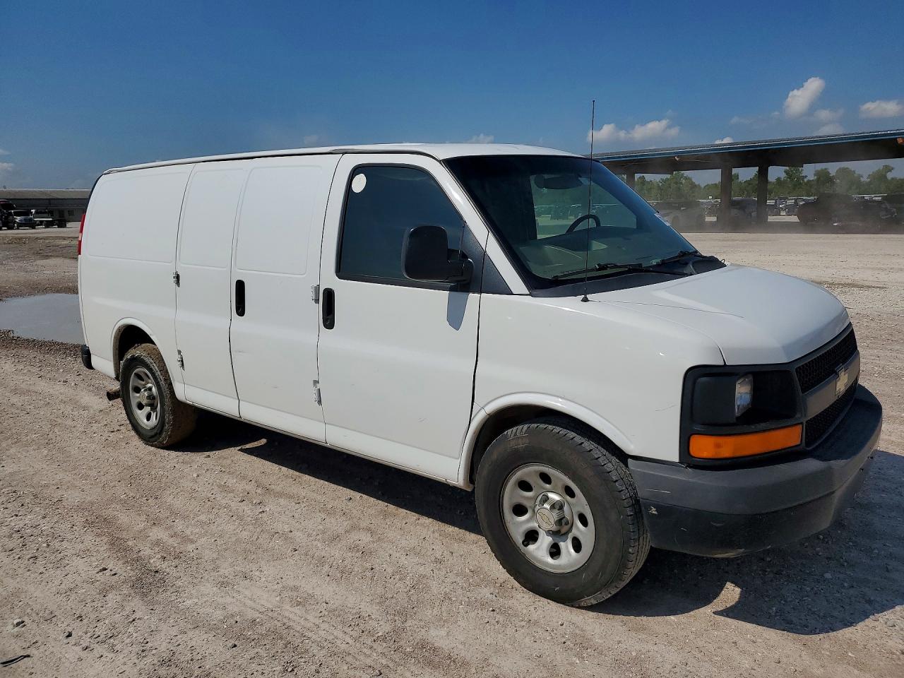 2014 Chevrolet Express G1500 White vin: 1GCSGAFX1E1112032