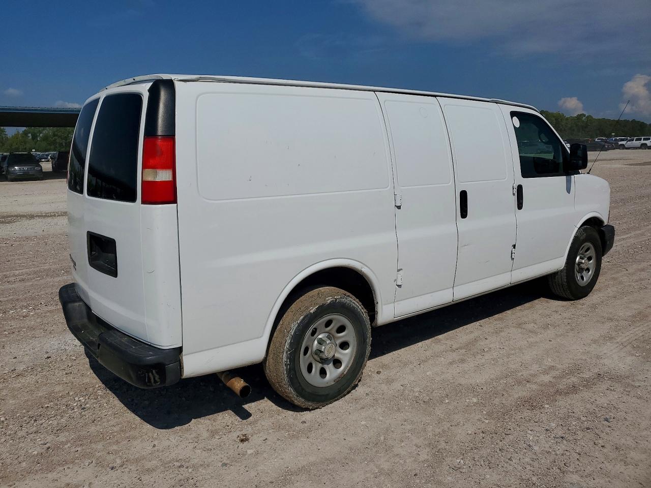 2014 Chevrolet Express G1500 White vin: 1GCSGAFX1E1112032