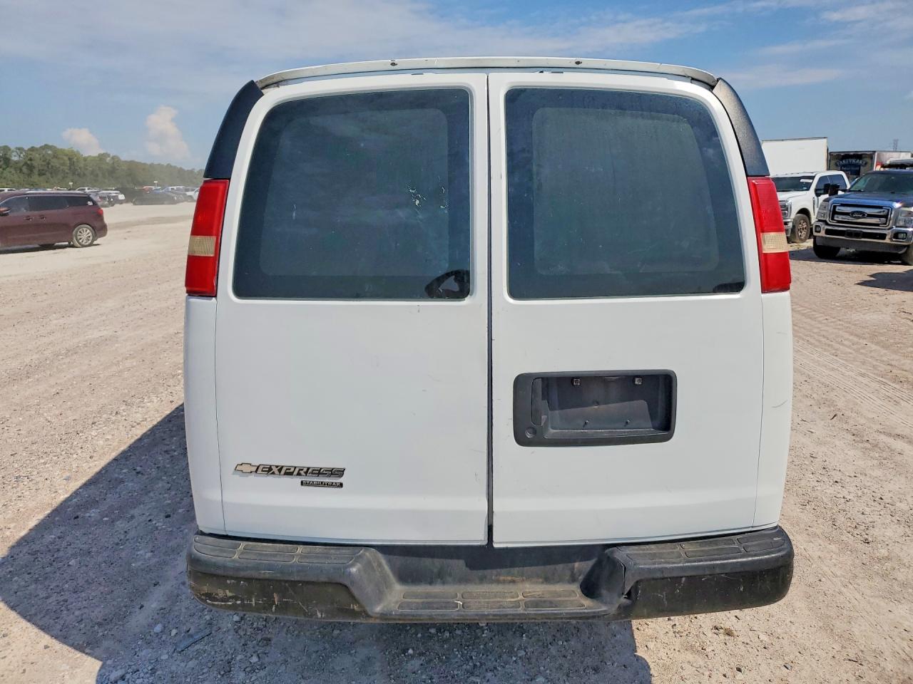 2014 Chevrolet Express G1500 White vin: 1GCSGAFX1E1112032