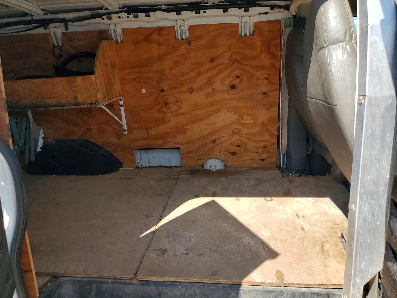 2014 Chevrolet Express G1500 White vin: 1GCSGAFX1E1112032