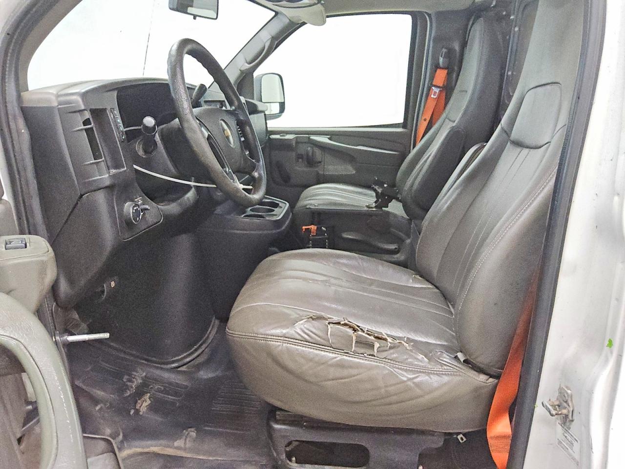 2014 Chevrolet Express G1500 White vin: 1GCSGAFX1E1165815